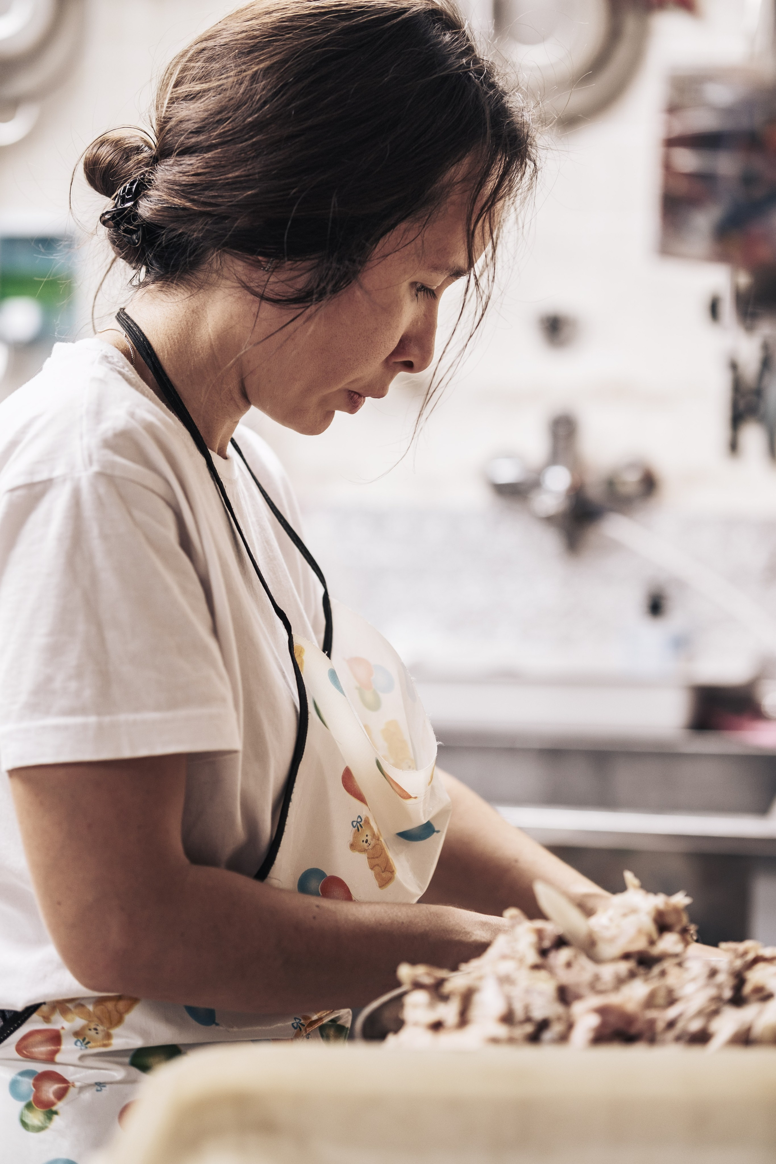 Готовка для бездомных и кормление их в Москве. Фотограф в Москве Максим Скоробогатов