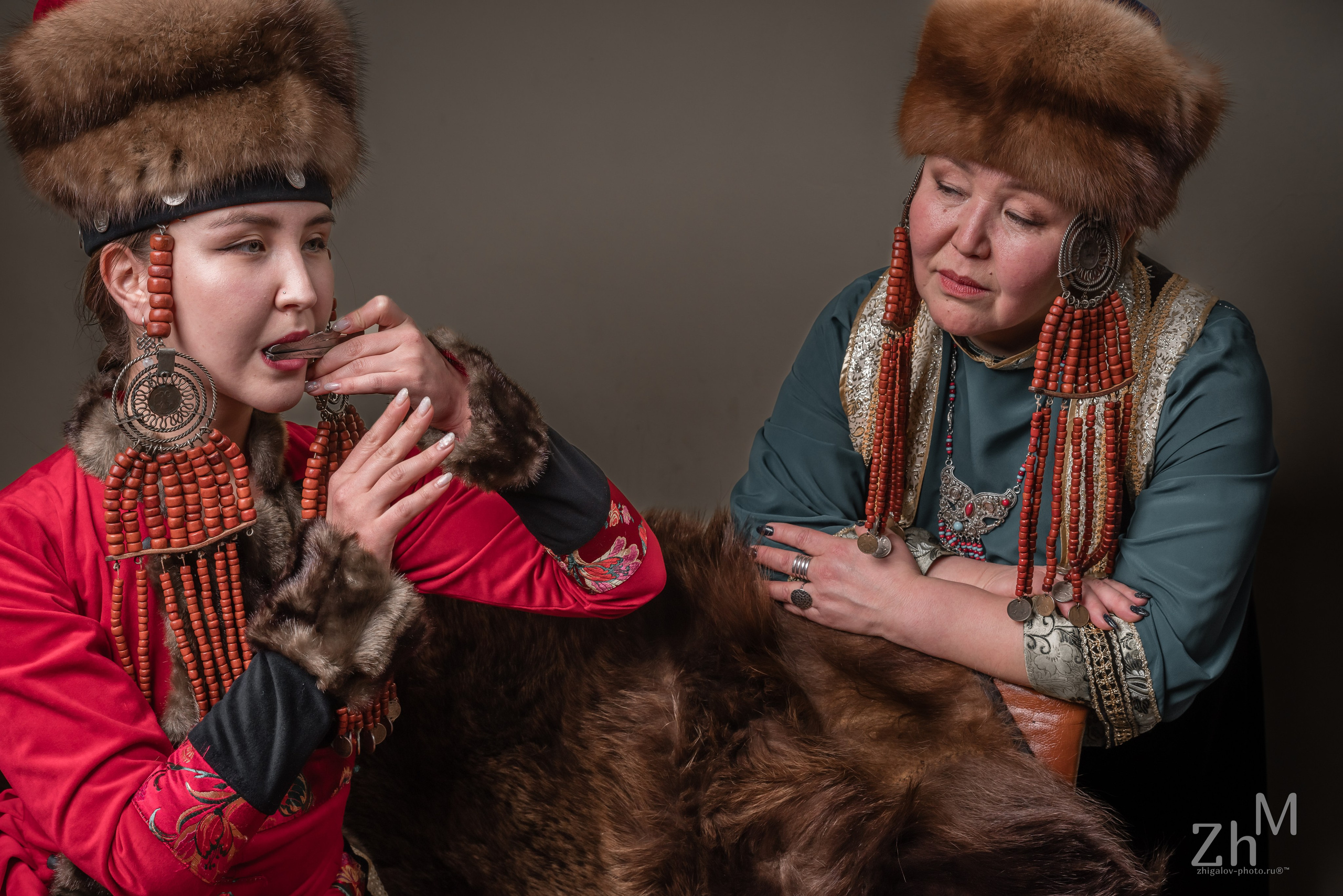 Съёмка в бурятских национальных костюмах. Семейный и свадебный фотограф в Иркутске Максим Жигалов