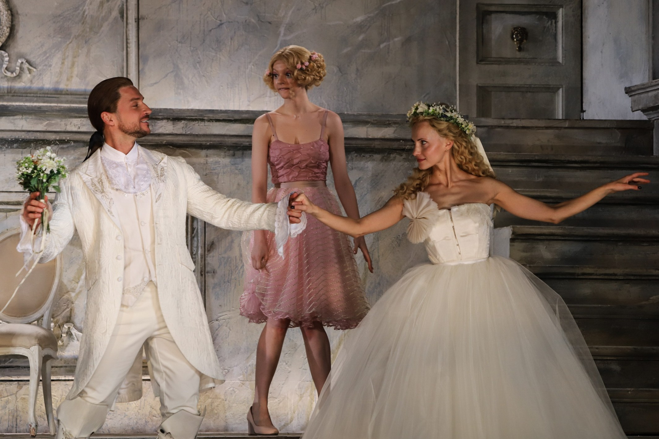 Сергей Лазарев и Анна Бегунова в спектакле "Женитьба Фигаро" от режиссёра  Евгения Писарева