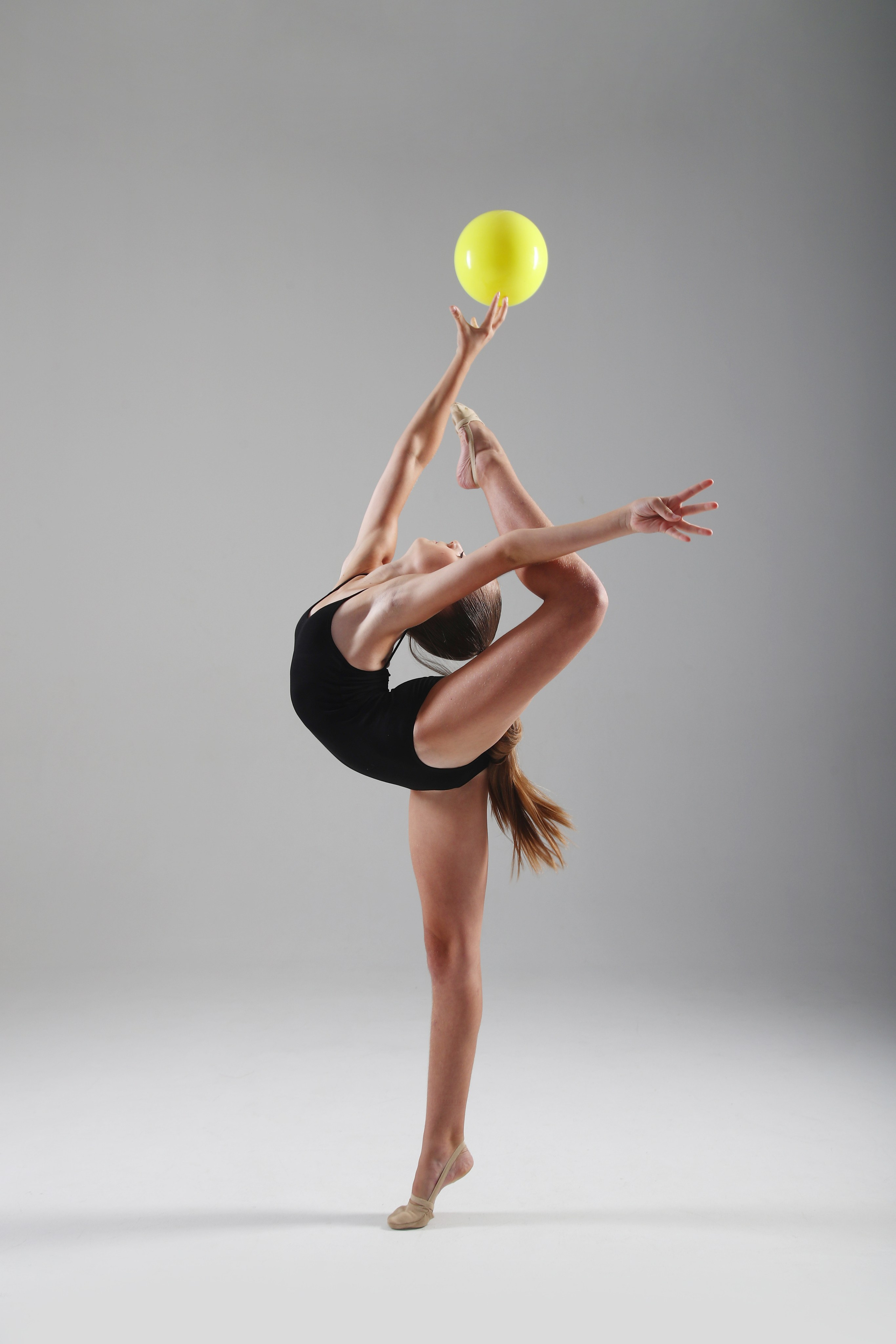 Выездная портретная фотосъёмка спортсменов или спортивная фотосъёмка в фотостудии. Фотограф художественная гимнастика, фигурное катание, Москва и область