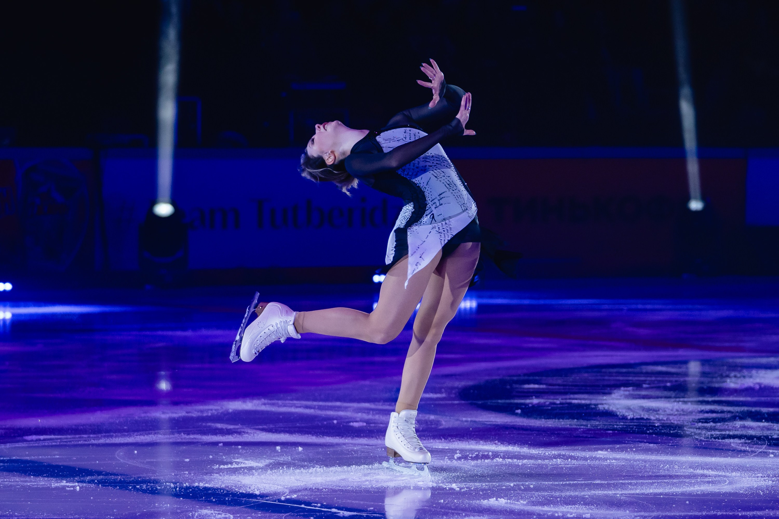Шоу «Чемпионы на льду» в Новосибирске. Воробьева Ксения — Спортивный и танцевальный фотограф Новосибирск