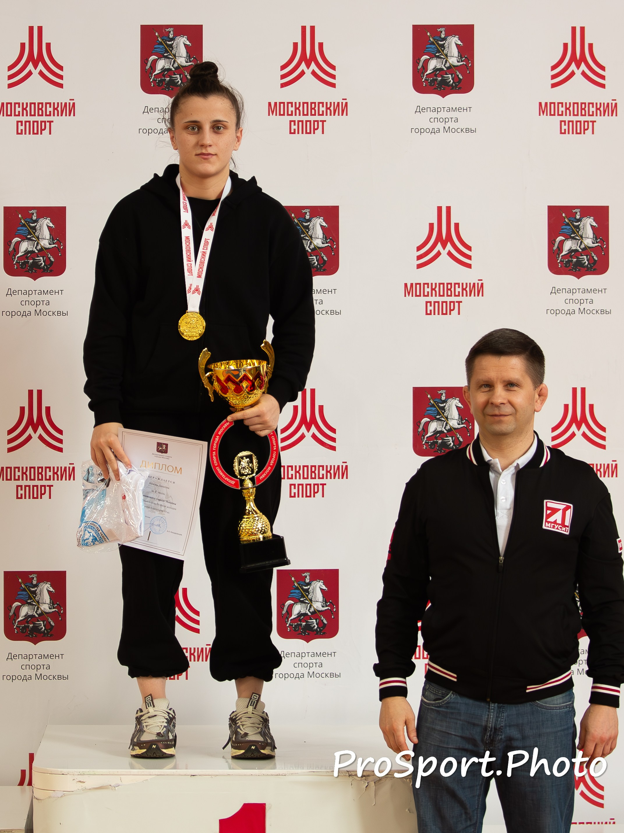 «Спорт через объектив: история в каждом снимке!»