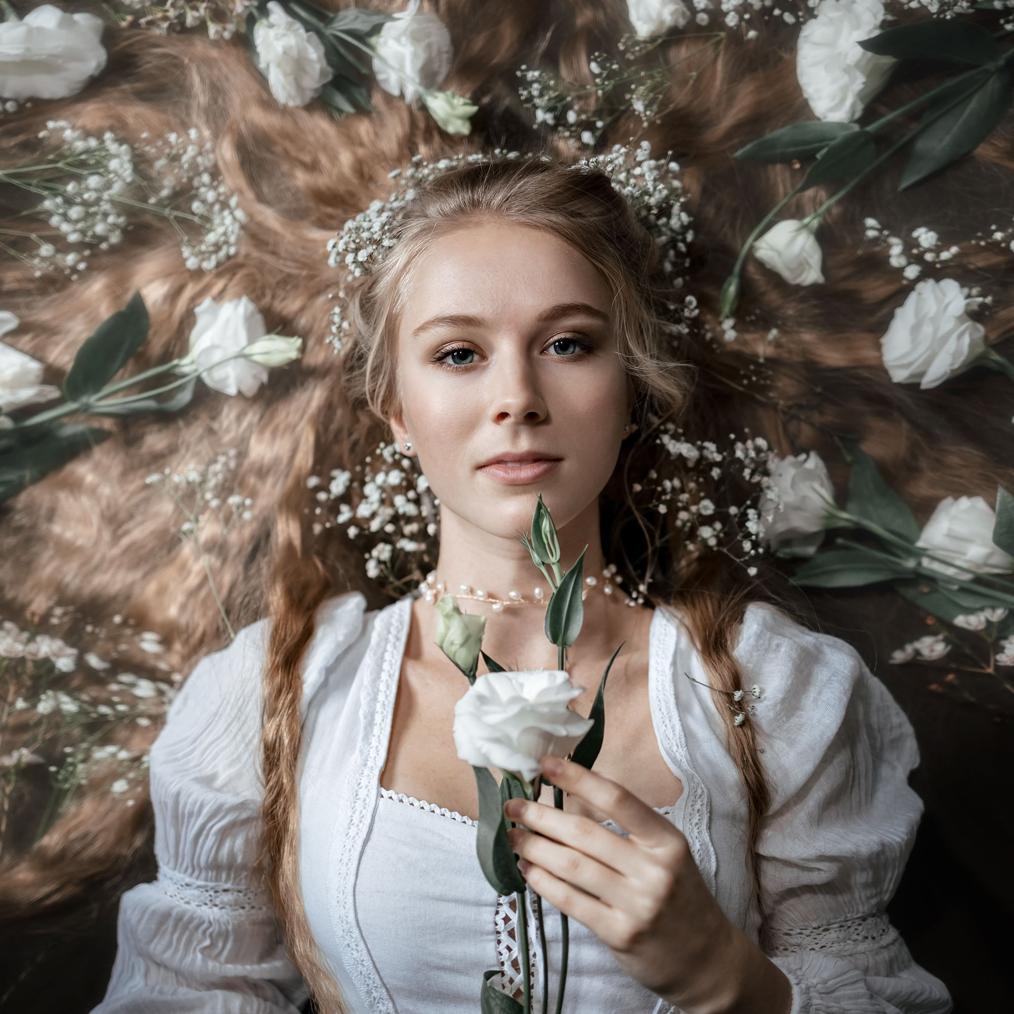 портрет девушки в цветах художественная фотосессия