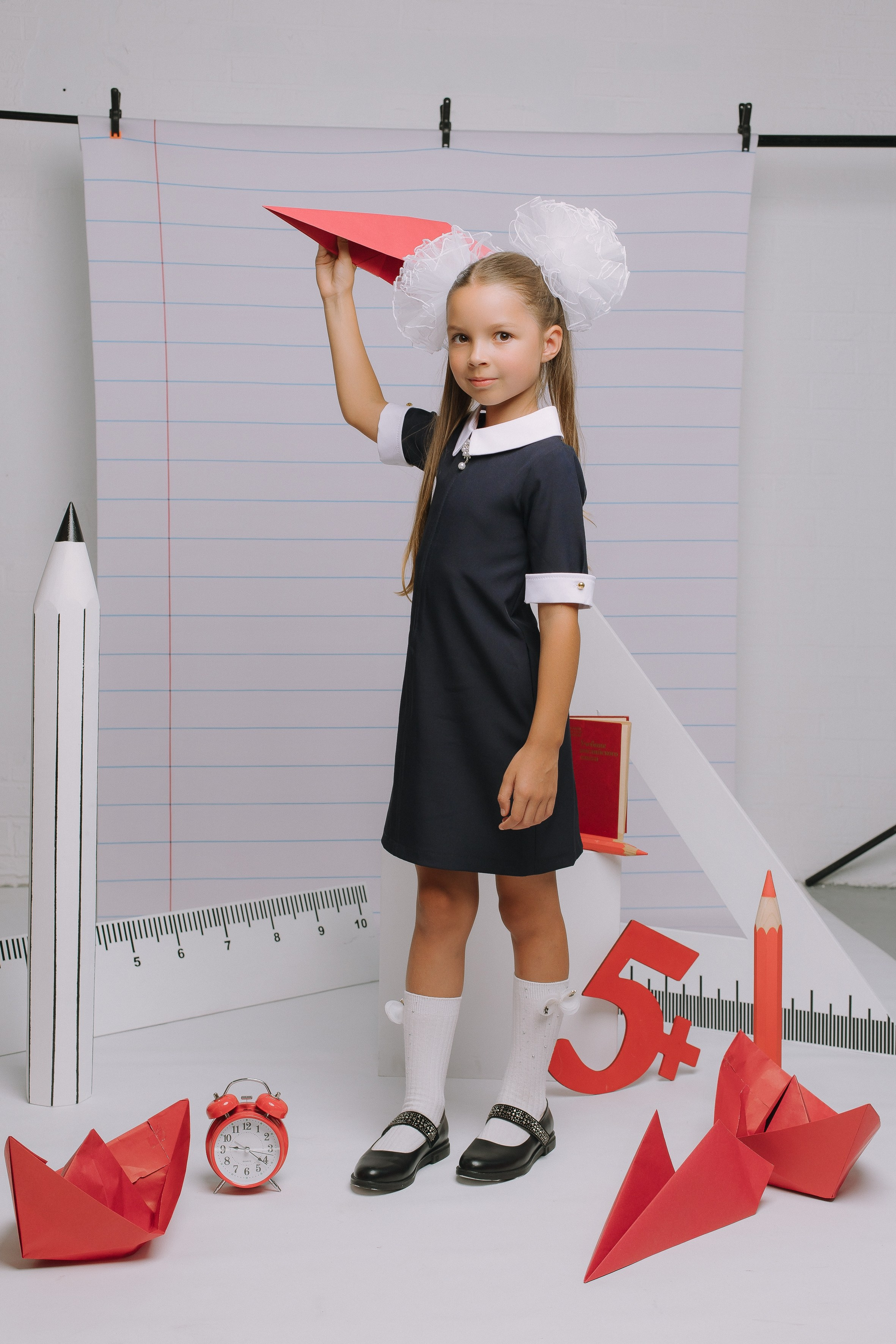 Студия- Портреты начальная школа (С реквизитом). Выпускные альбомы Натальи Бутко: Новороссийск, Анапа, Геленджик