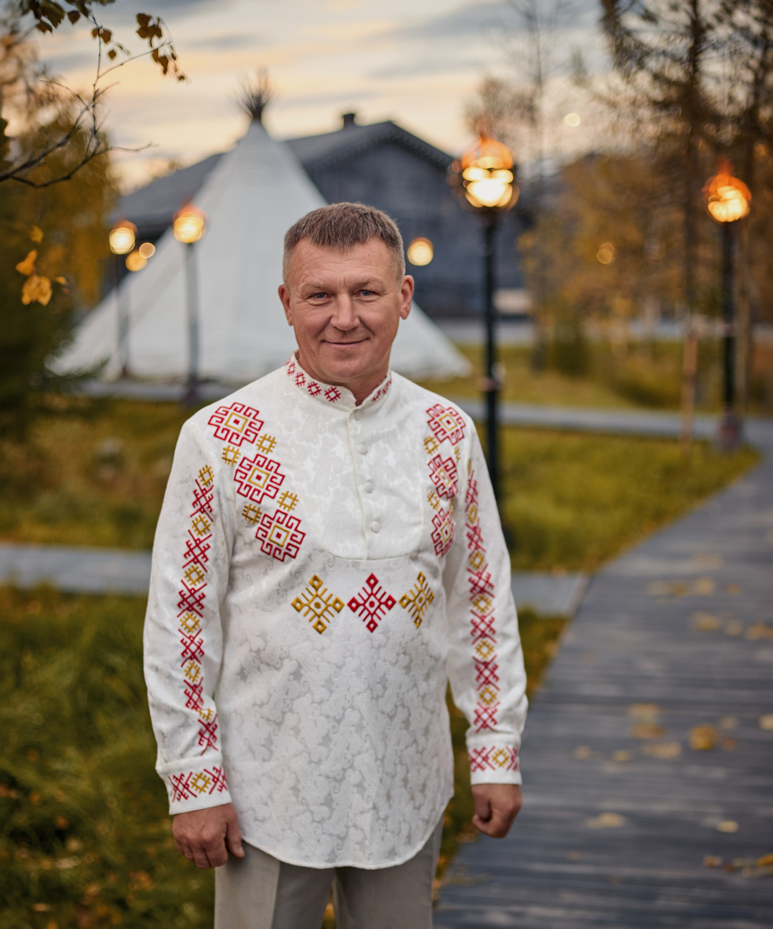 Мужской портрет в национальной одежде