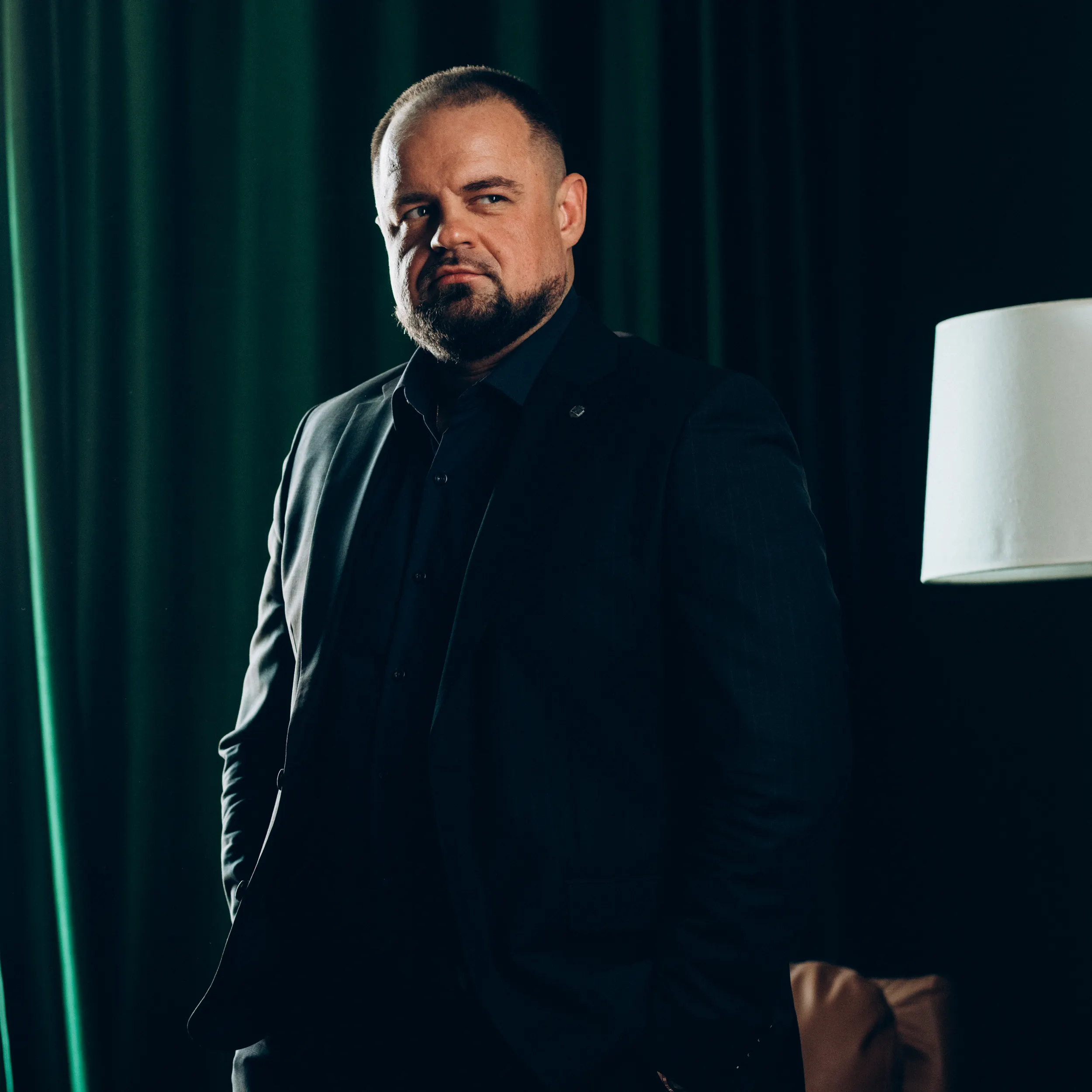 мужской фотограф Алматы Бизнес фотограф алматы Корпоративный фотограф алматы Бизнес портрет алматы