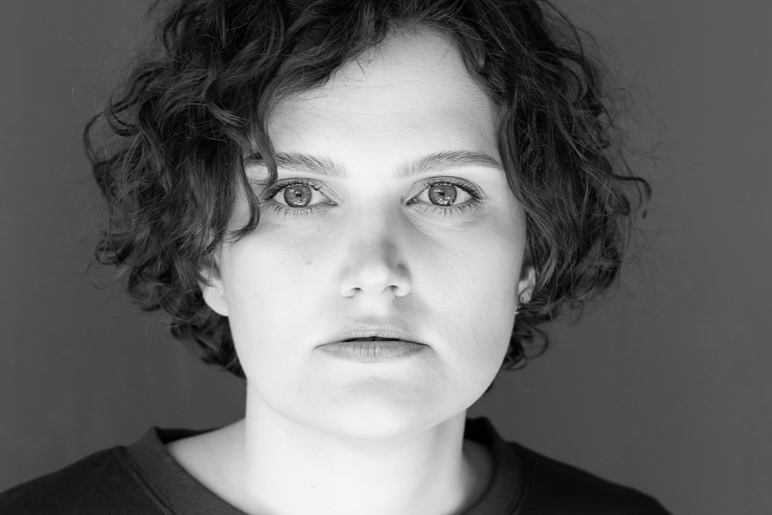 Черно-белый минималистичный портрет | Избранные работы в Санкт-Петербурге. Портретные фотосессии, контент-съемки, репортаж