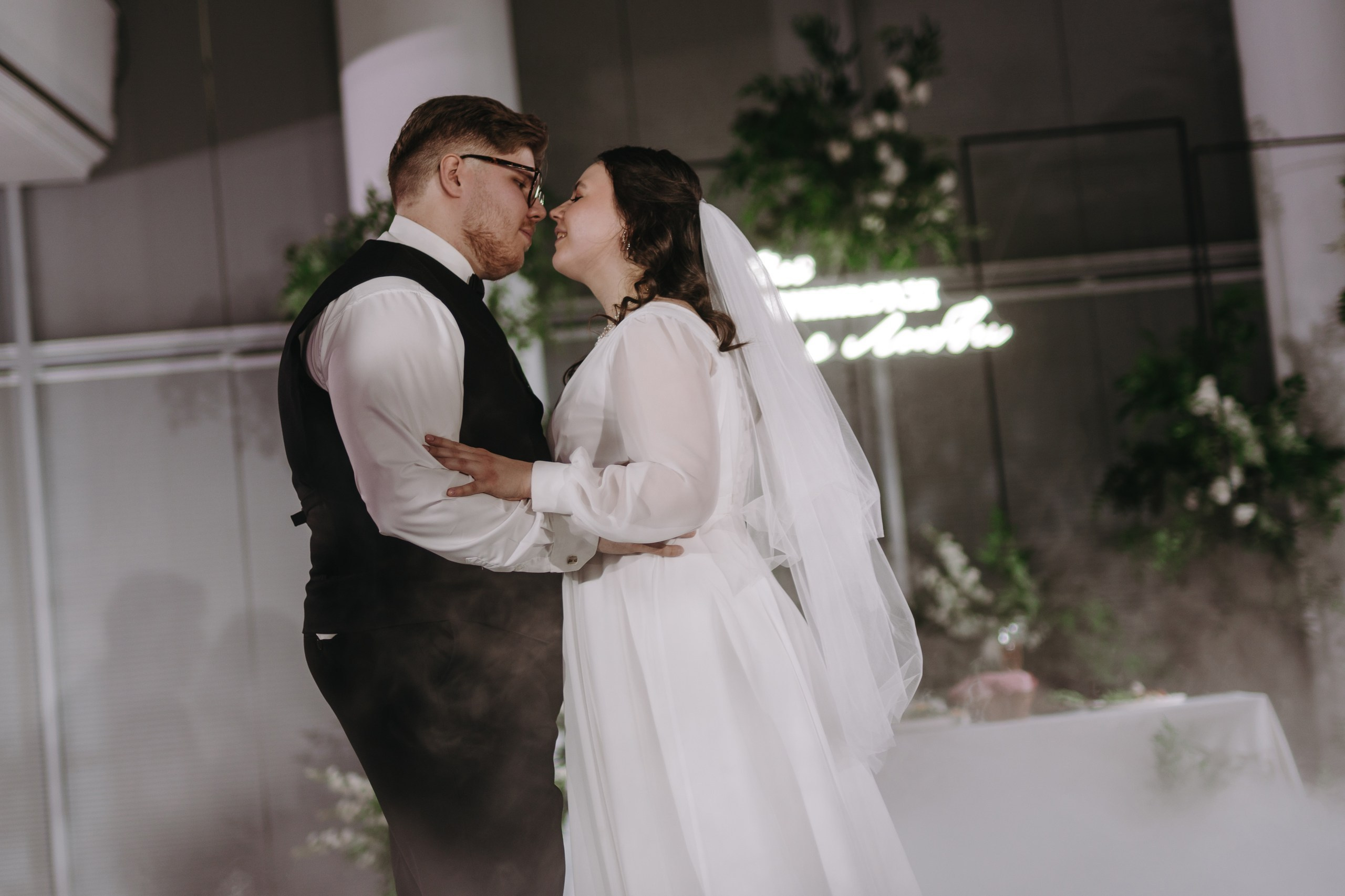 РЕСТОРАН ТАРАТАУ, ВЕДУЩИЙ АЗАТ ГАЙСИН И АРТУР ИЛЬЯСОВ УФА