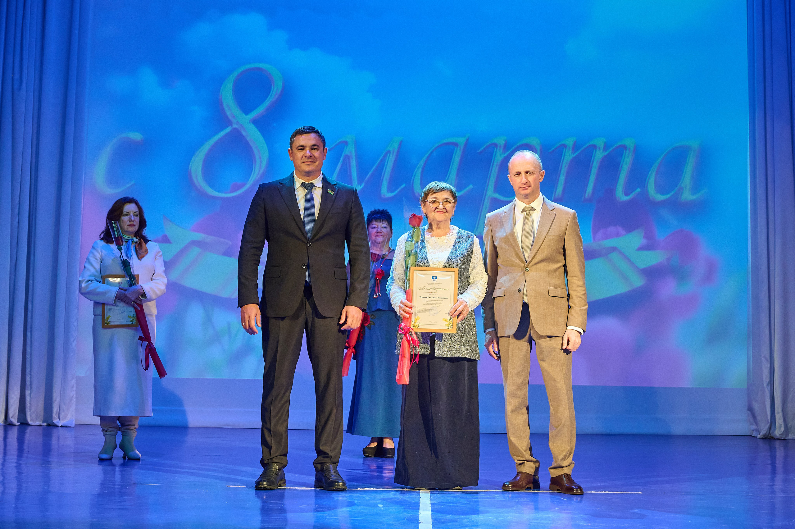 8 марта Марьина роща. Жизнь курорта Кабардинка в фотографиях