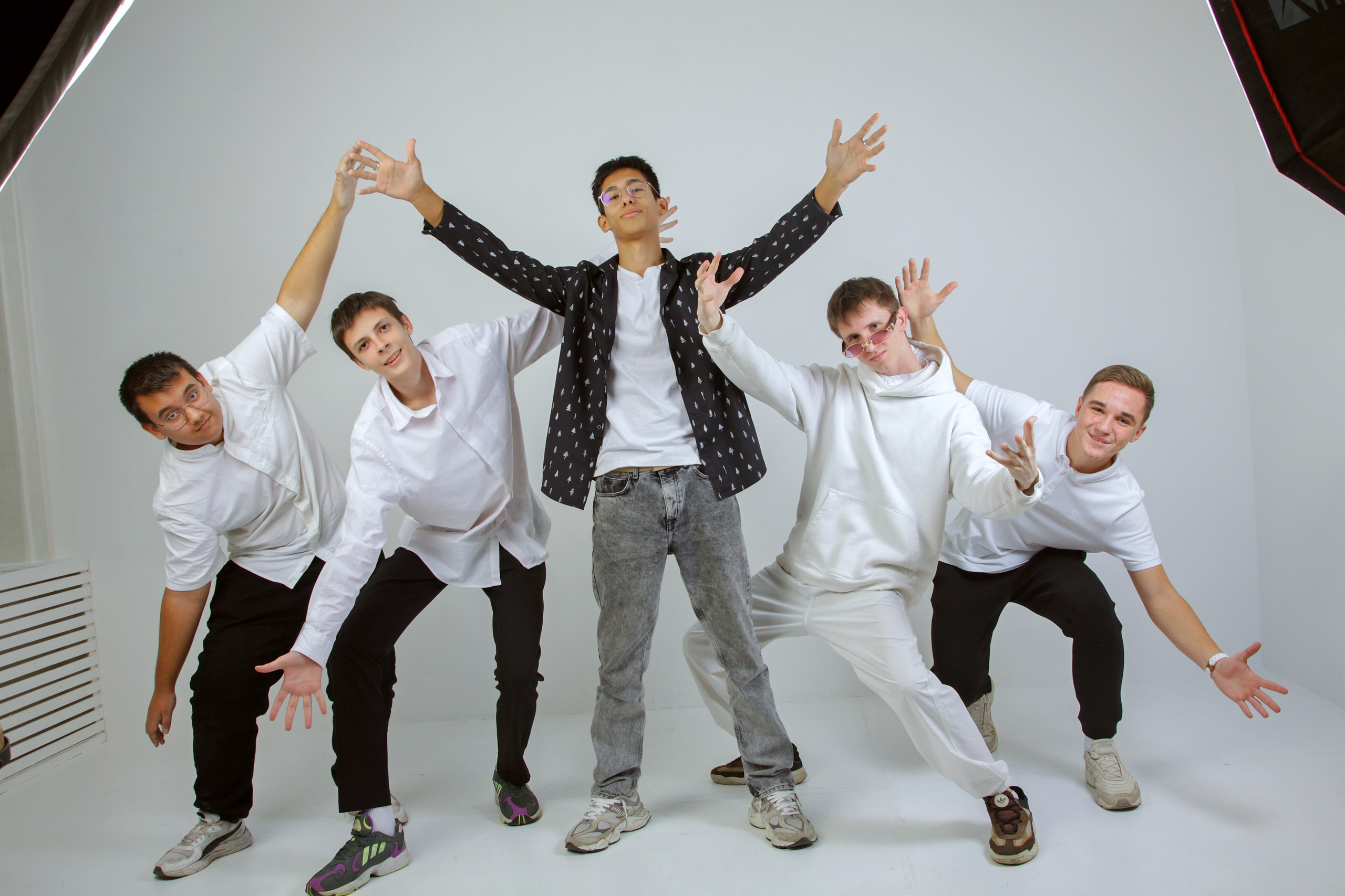 Съемка старшеклассников в студии «СОВА» г. Таганрог. Выпускные альбомы в Таганроге и Ростовской Области