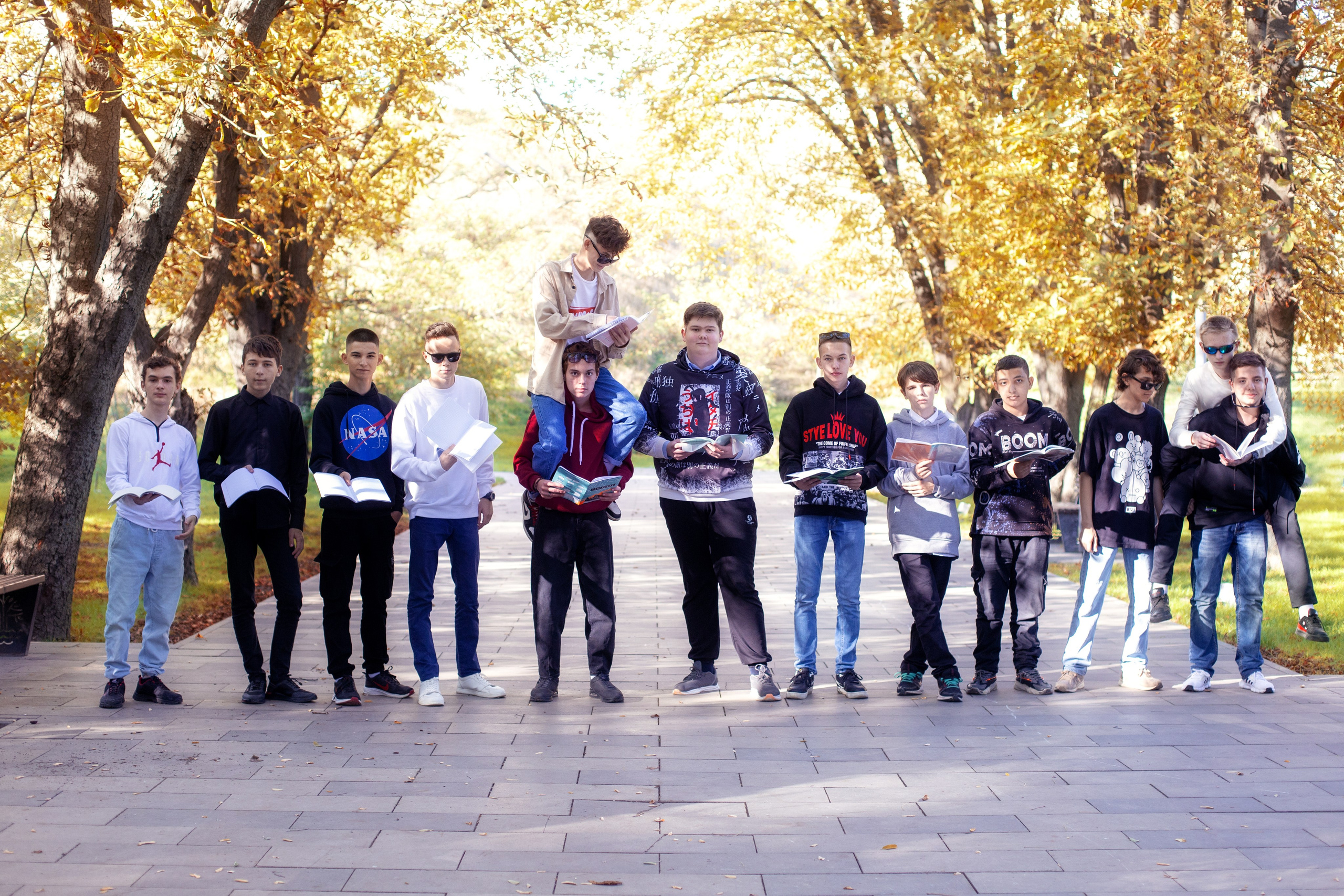 Пример уличной фотосессии 9 класс 34 школы г. Таганрога. Выпускные альбомы в Таганроге и Ростовской Области