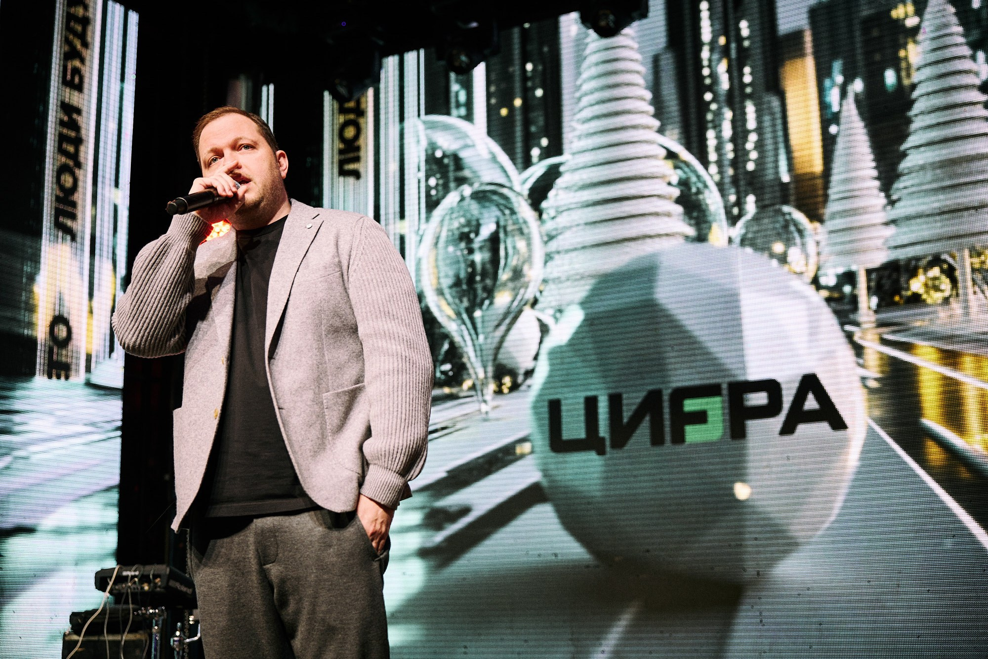 фотограф на бизнес-конференции и выступления