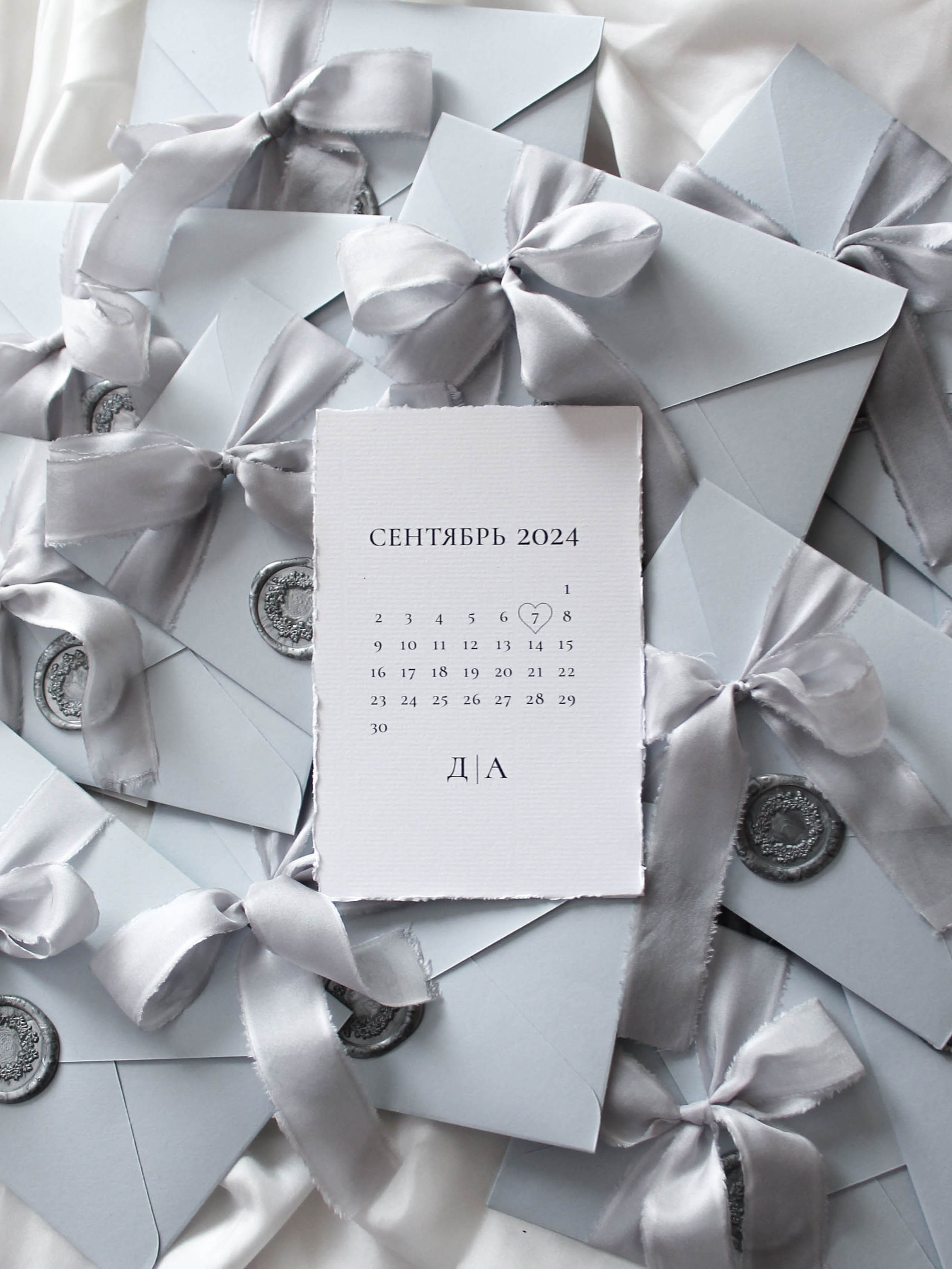 С «рваным краем»4 от 340 руб. Дизайнер полиграфии в Санкт-Петербурге. Заказать свадебные приглашения, подарочные сертификаты, полиграфию для бизнеса, шелковые ленты