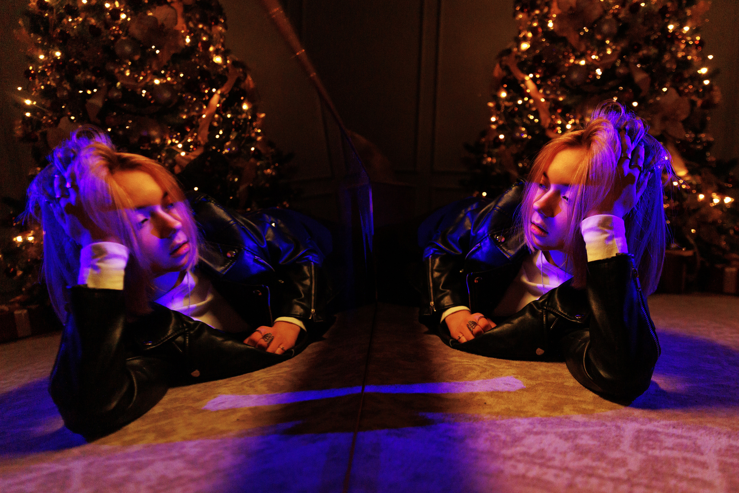 Портретная фотосессия с отражением и с цветным светом в фотостудии в Лабинске. Фотограф Дмитрий Шевченко.