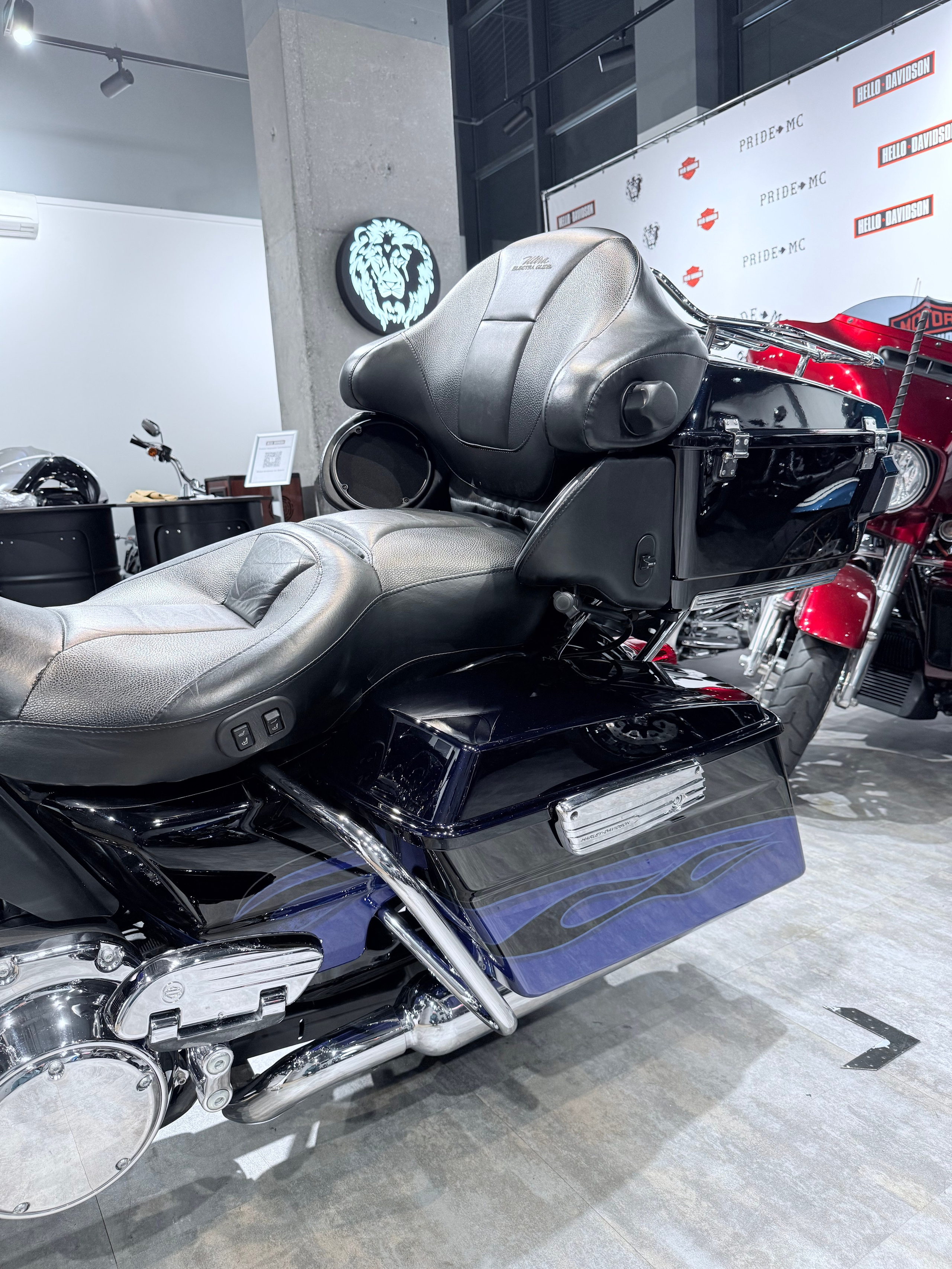 CVO Limited (Twilight Blue Candy). Hello Davidson, Москва. Только хорошие мотоциклы…