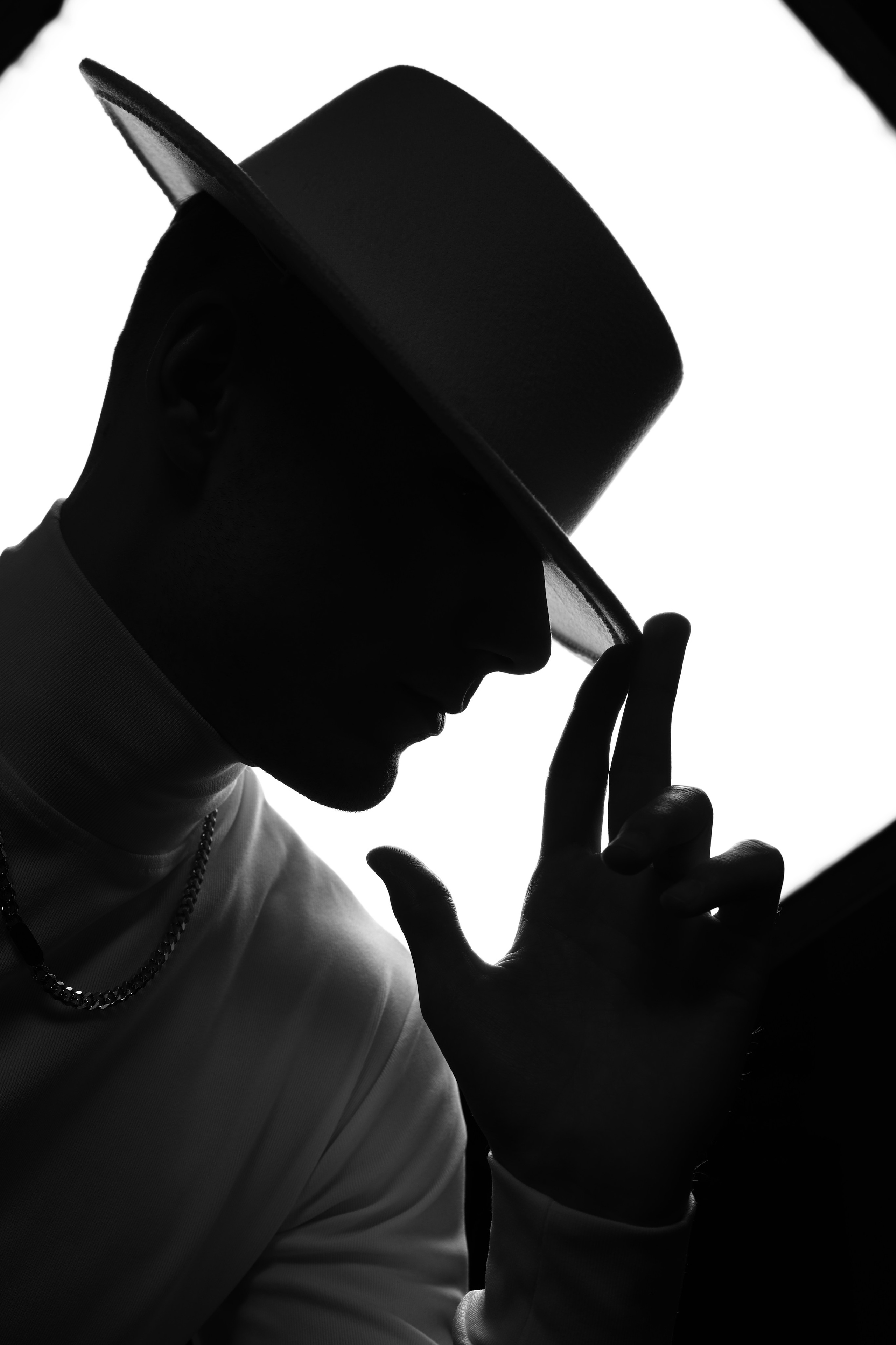 The White hat Alex. Профессиональный фотограф в Воронеже Владислав Крылов