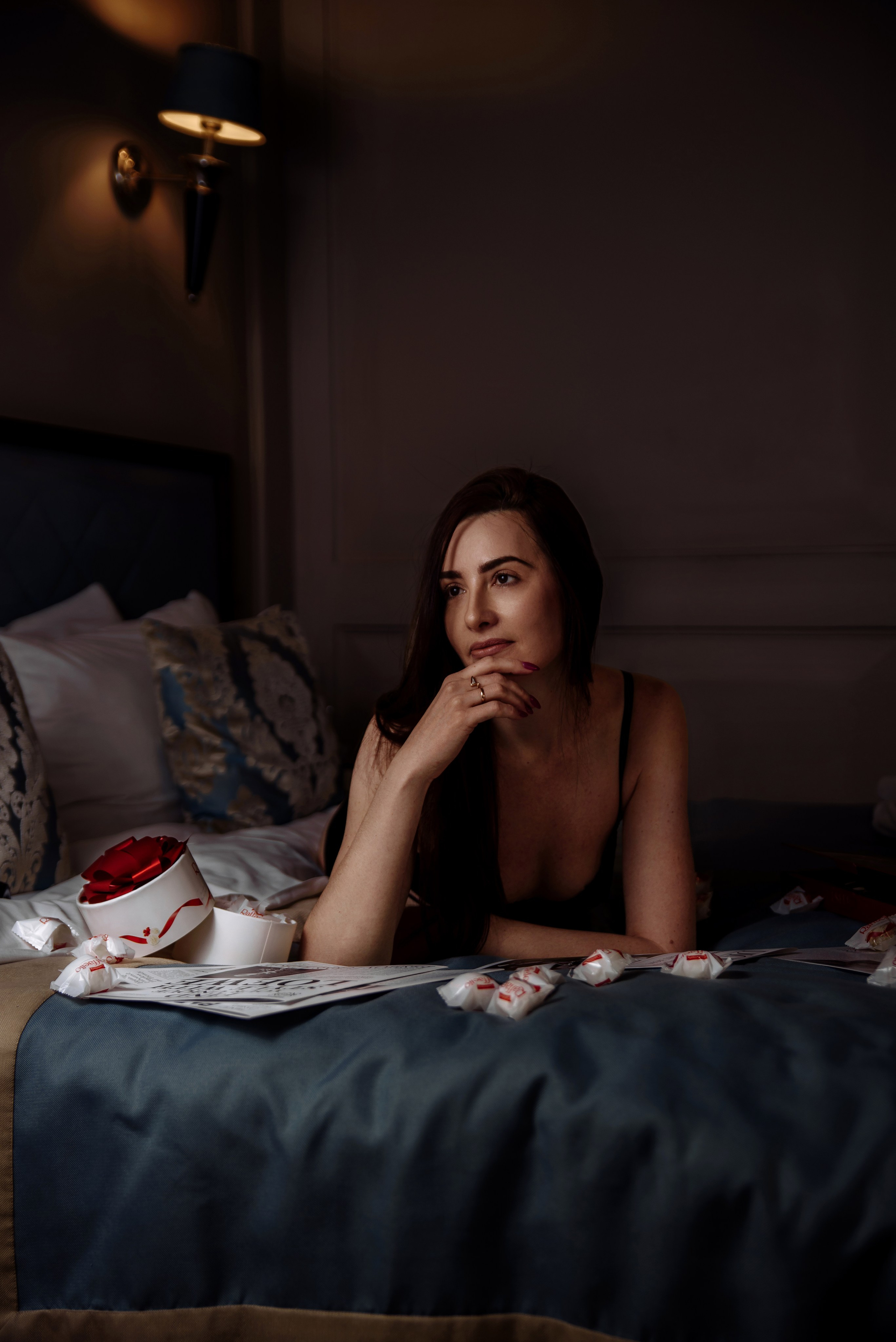 Женская фотосессия в номере отеля. Ада Колесова newborn фотограф, детский и семейный фотограф, в ожидании чуда