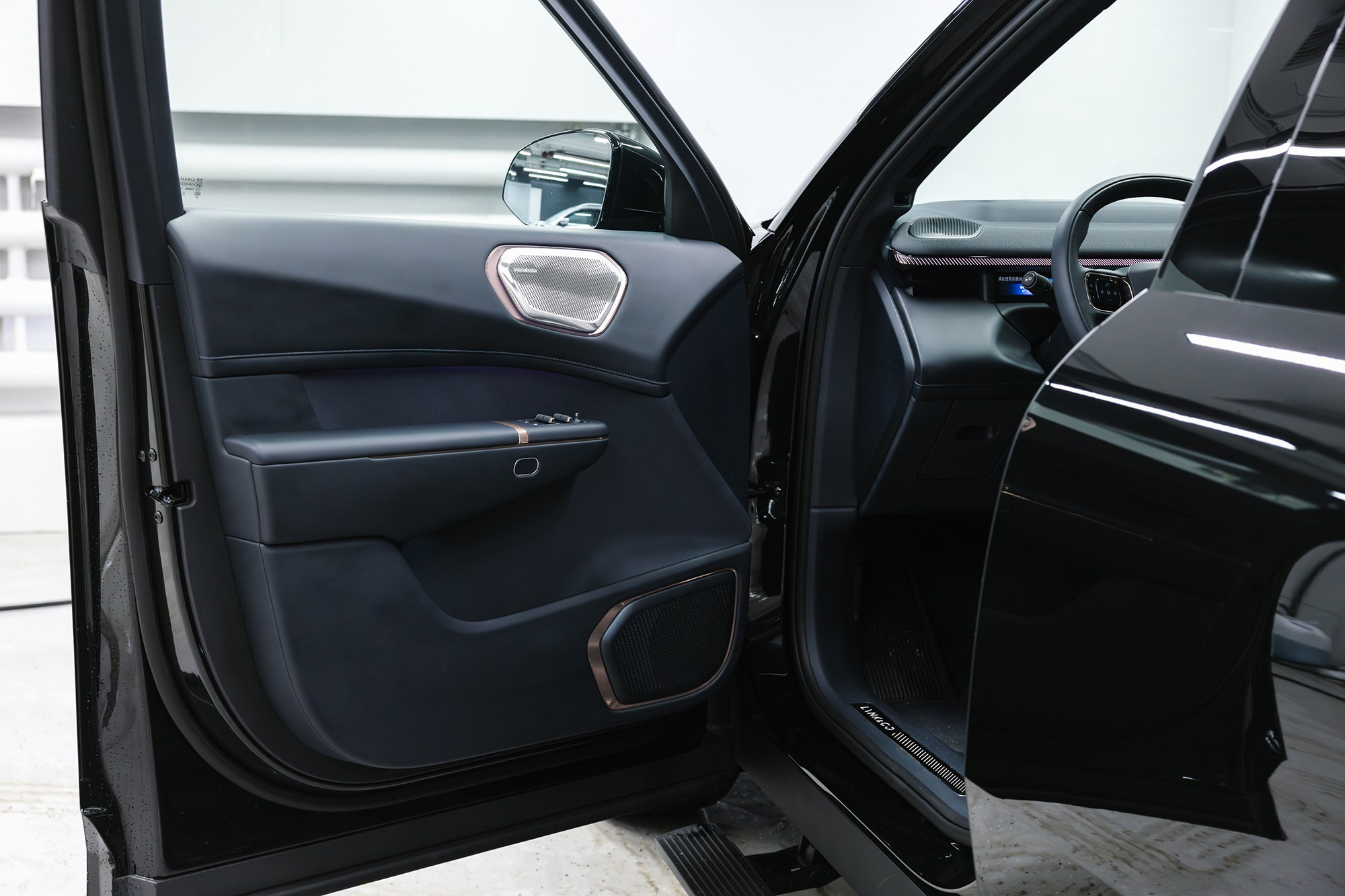 Lynk & Co 900 Ultra 2,0hyb 4WD AT (734 л. с.). Автосалон «Х-Авто»