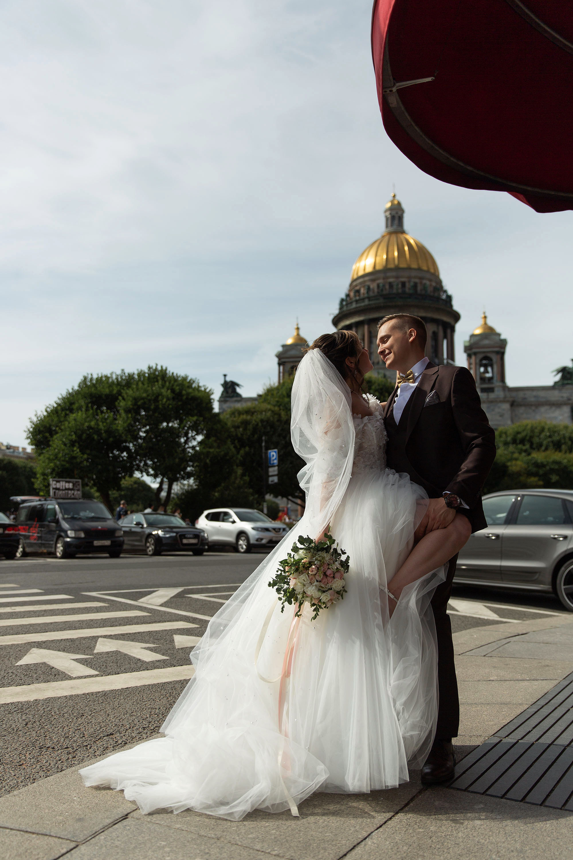 Анонс свадебной серии у Мариинского дворца. Свадебный и портретный фотограф в Санкт-Петербурге Надежда Чечулина
