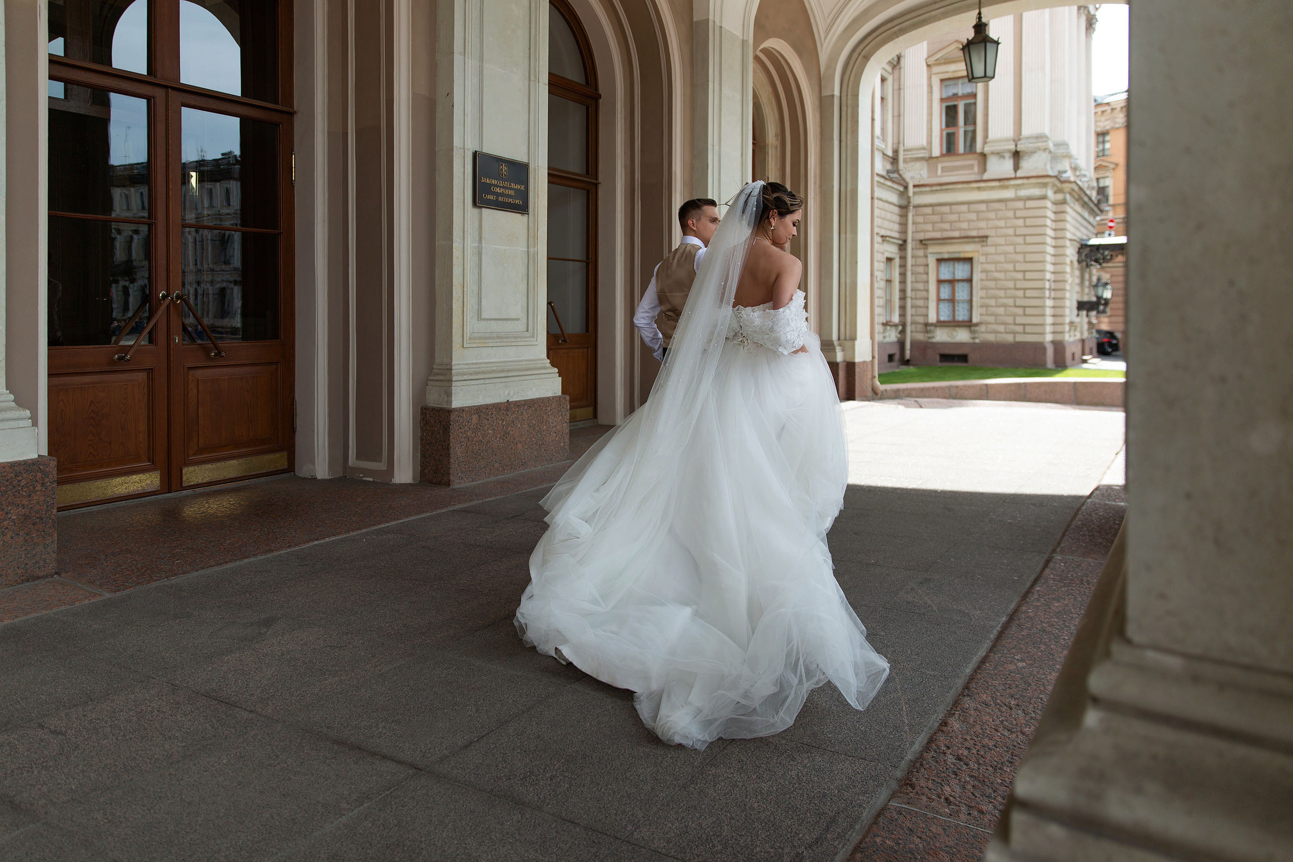 Анонс свадебной серии у Мариинского дворца. Свадебный и портретный фотограф в Санкт-Петербурге Надежда Чечулина