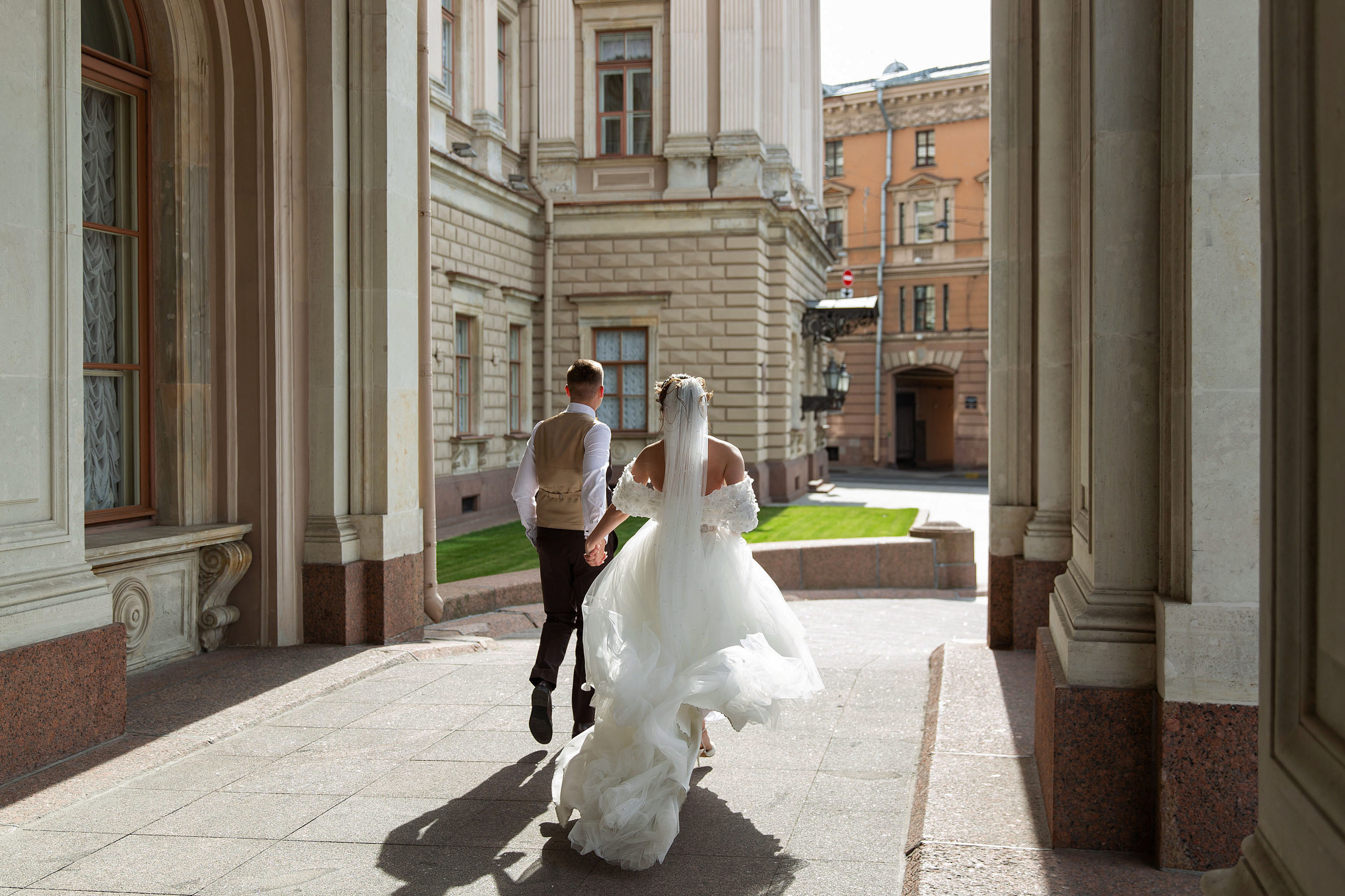Анонс свадебной серии у Мариинского дворца. Свадебный и портретный фотограф в Санкт-Петербурге Надежда Чечулина