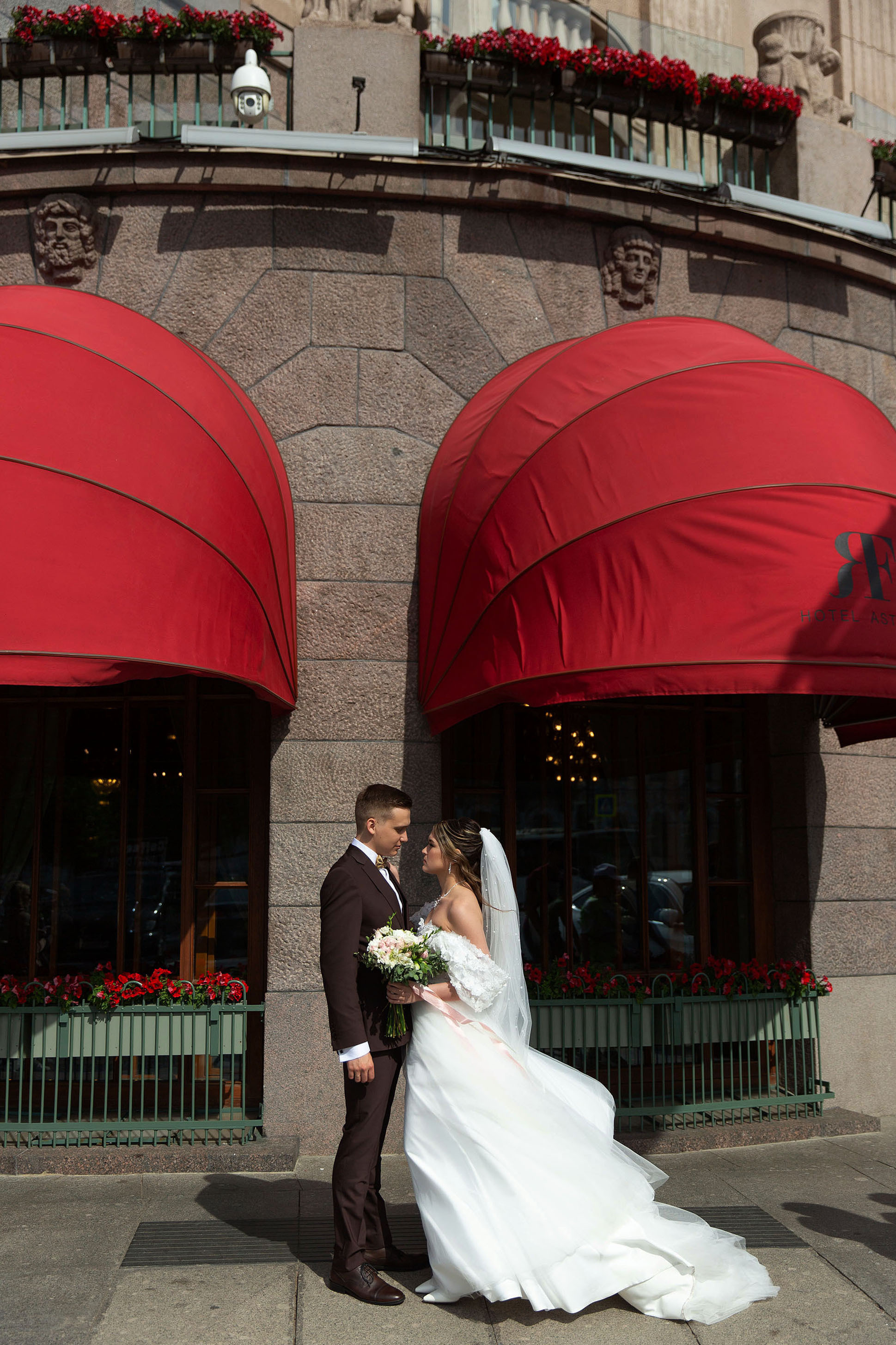 Анонс свадебной серии у Мариинского дворца. Свадебный и портретный фотограф в Санкт-Петербурге Надежда Чечулина