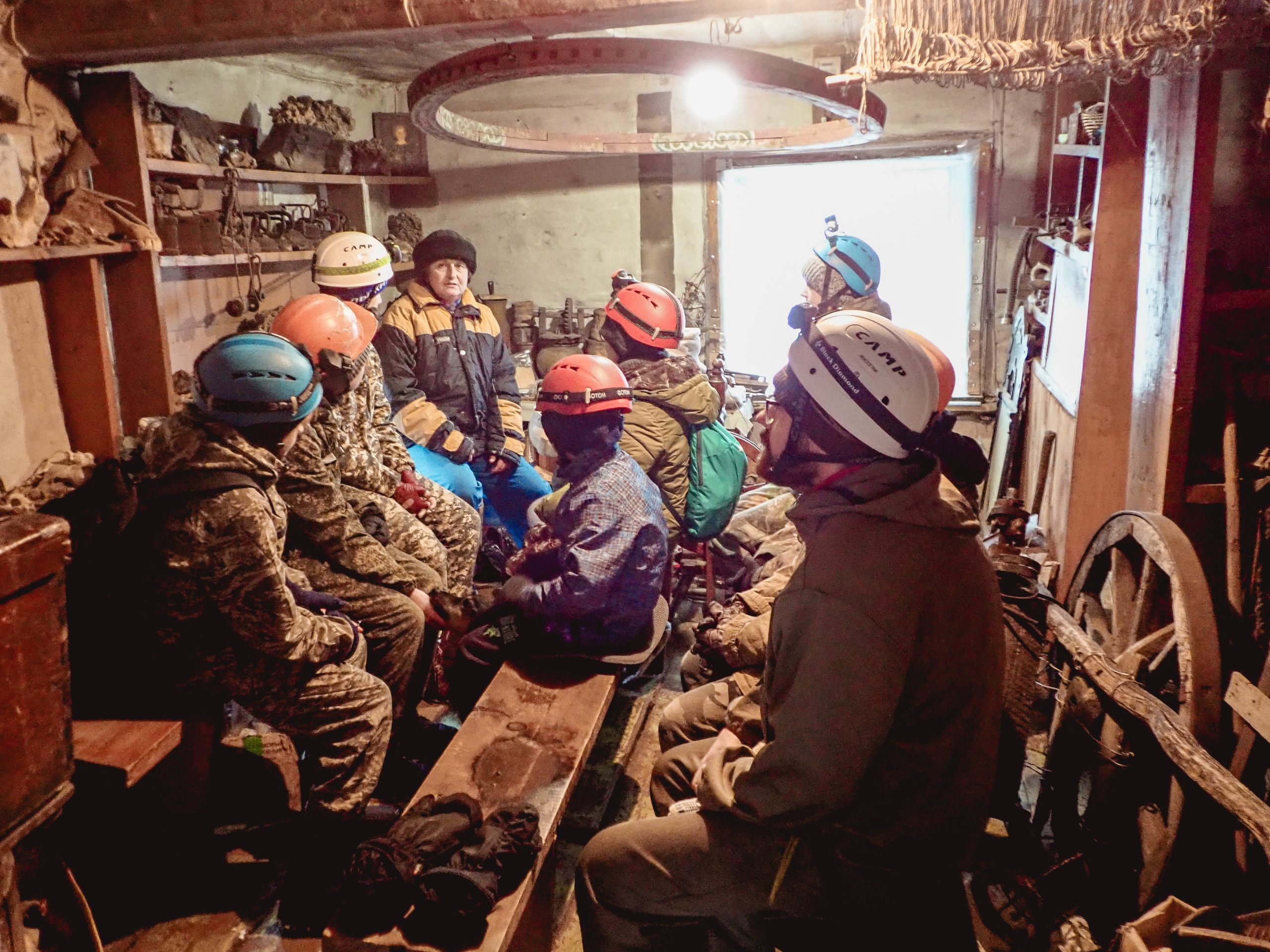 Пещерные чародеи. Детские программы Школа безопасности Новосибирск