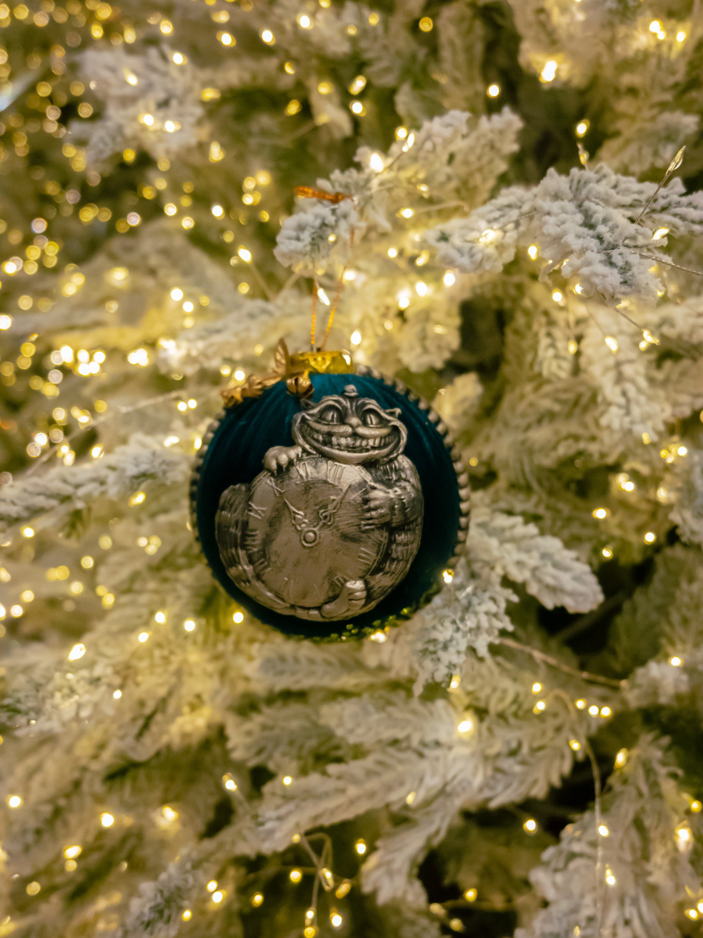 Елочный шар из зеленого бархата " Чеширский кот"