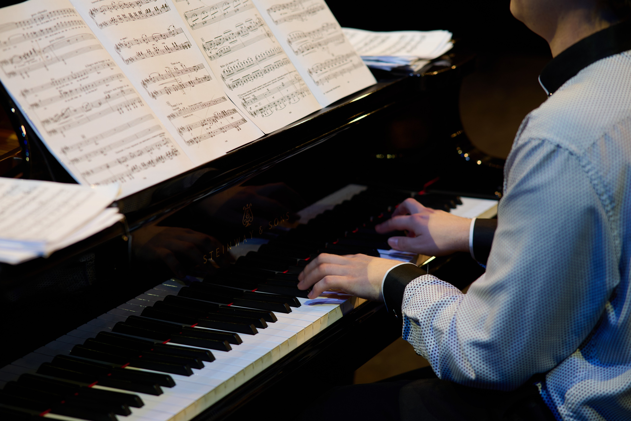 Мой опыт съёмки концерта в театре — репортажный фотограф Данила Золкин