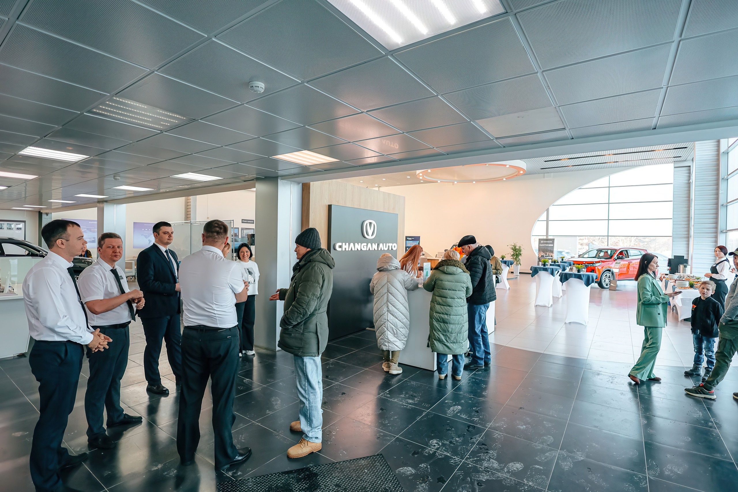 01.03 Автосалон-2000. Презентация нового ChanGan. Команда специалистов в мире фотографии и видео. Детский фотограф, семейный фотограф