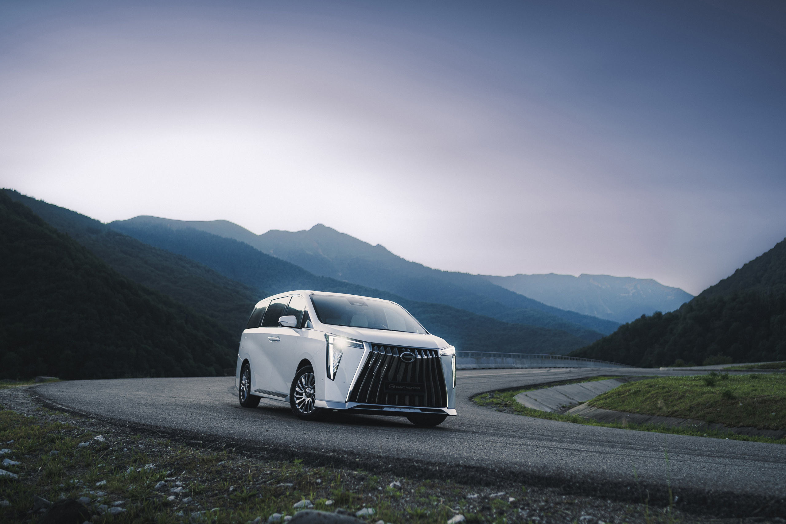 Сотрудничество с GAC Motor. Флагманы модельного ряда 2025: M8 & GS8 Dragon HEV. Фотограф Илья К. в Москве