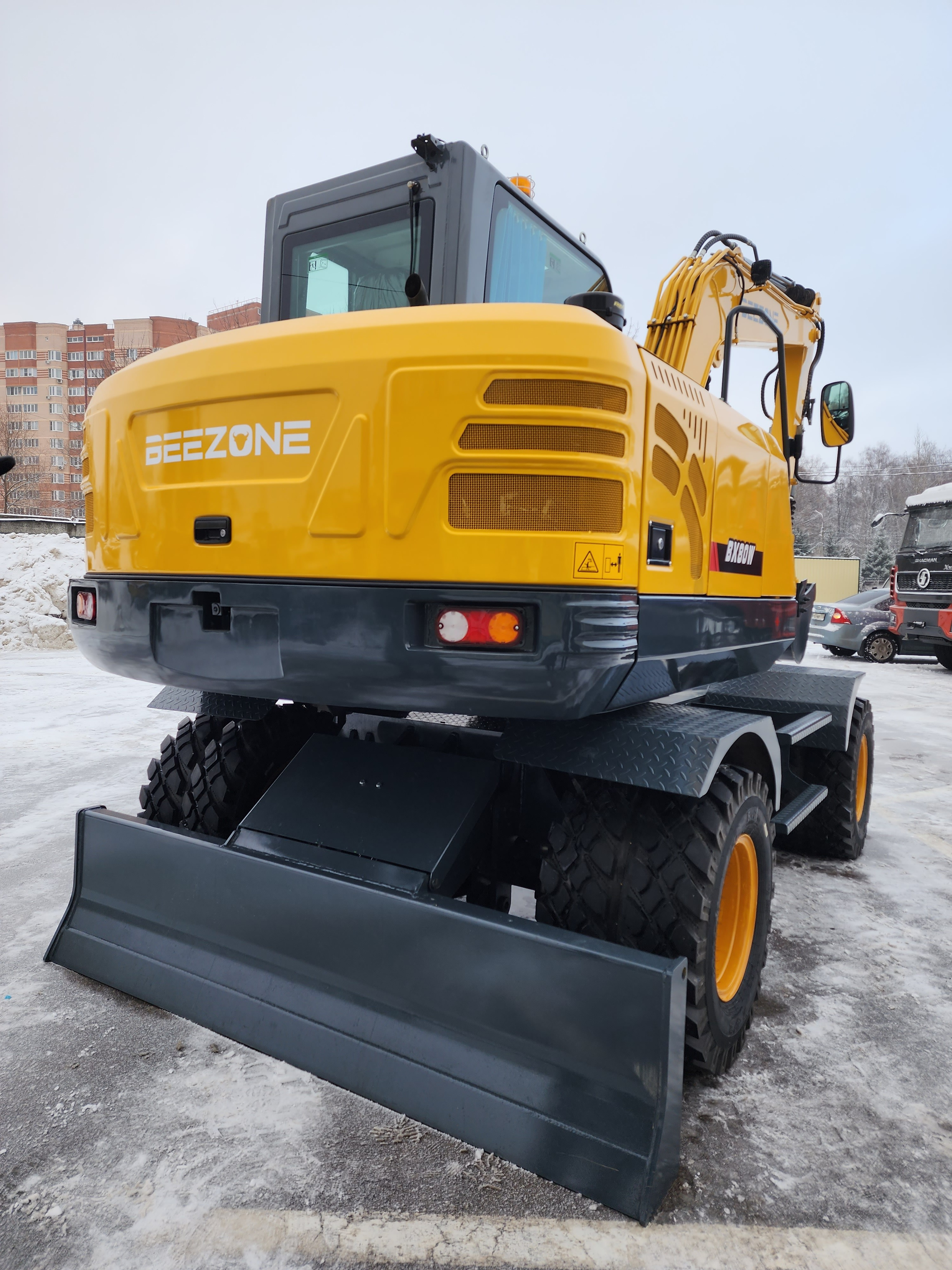 Фото кол. экс. Beezone BX80W. Продажа и обслуживание грузовой техники и спецтехники в г. Новосибирск компания СТИ