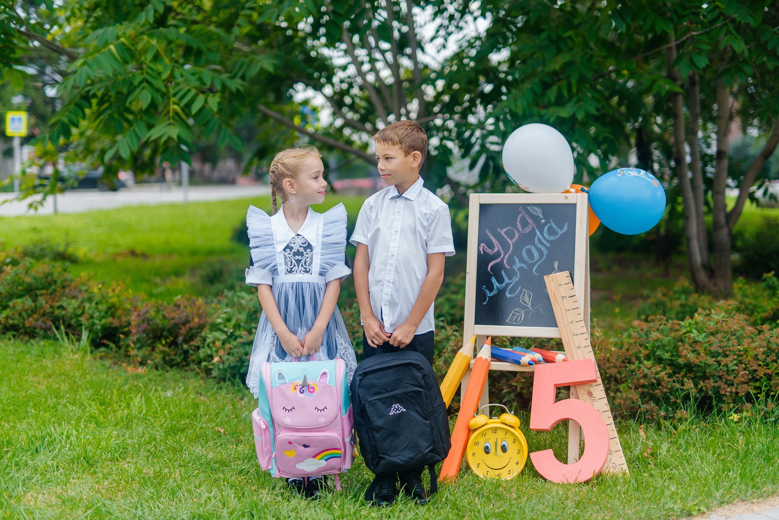 Фотопроект «Здравствуй, школа» для начальных классов. Семейный фотограф в Барнауле