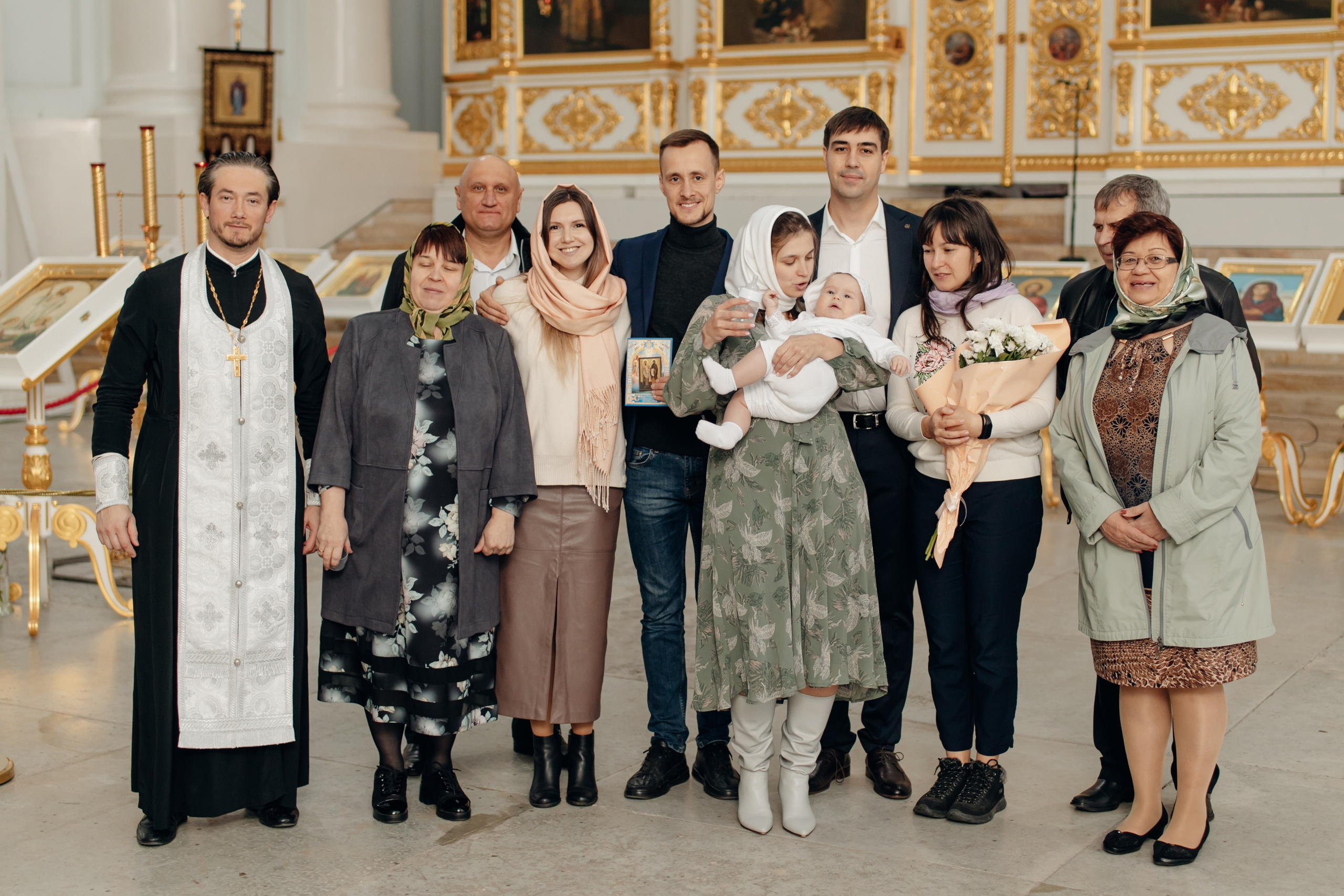 Крещение ребенка в Смольном соборе СПб. Фотограф крещение венчание в Петербурге! Помогает подобрать храм и посоветовал душевного батюшку в СПб