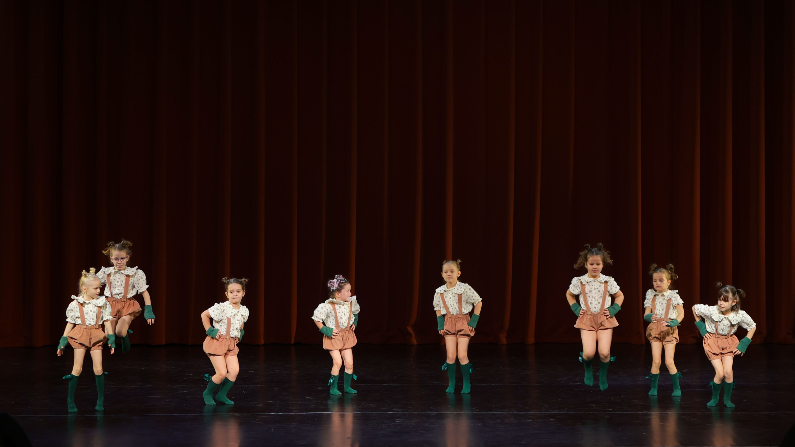 Фестиваль хореографического искусства «КУБОК ЛЕГЕНДЫ — 2025». Выпускные альбомы и школьный фотограф в Подольске, Троицке, Щербинке, Москве и Московской области