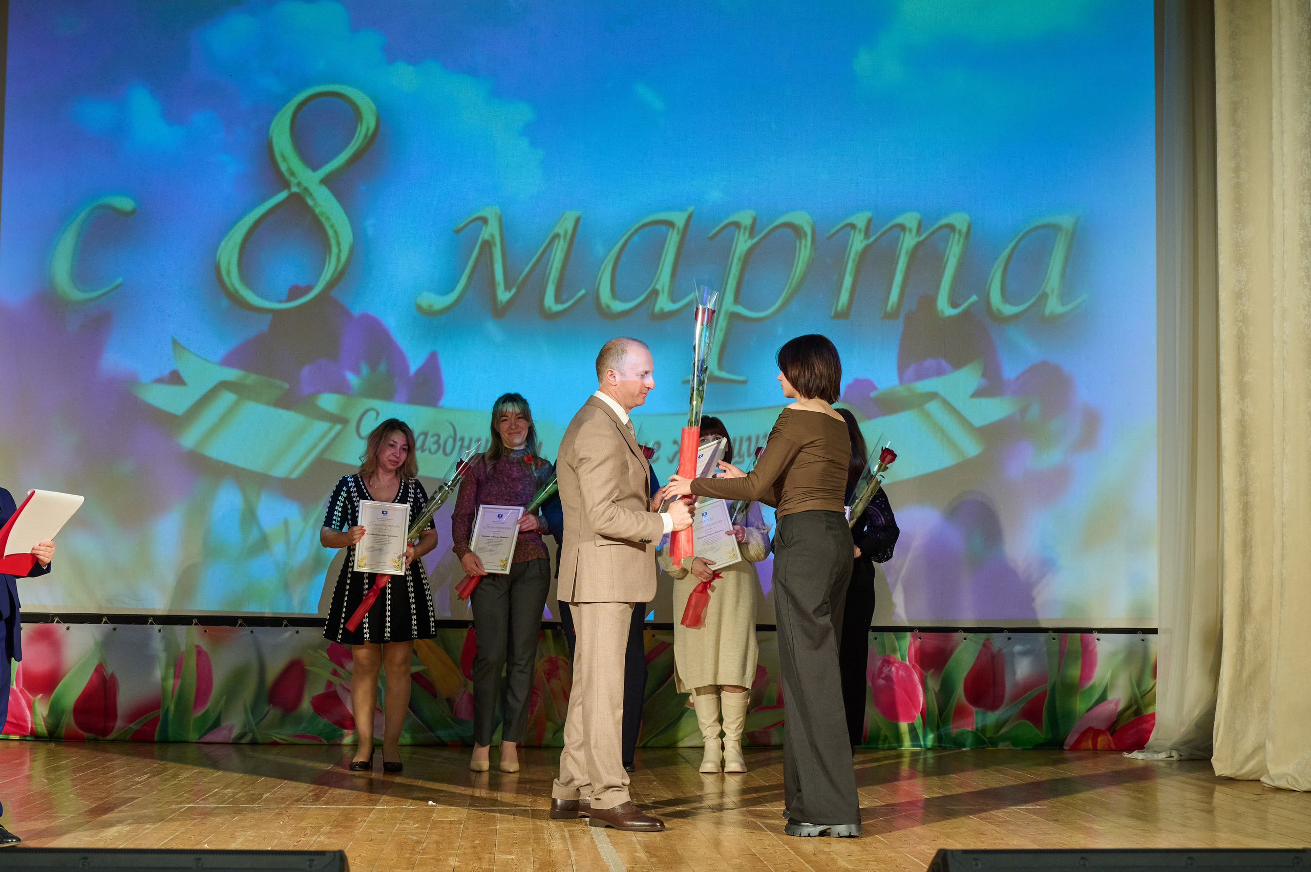 8 марта ДК Кабардинка. Жизнь курорта Кабардинка в фотографиях