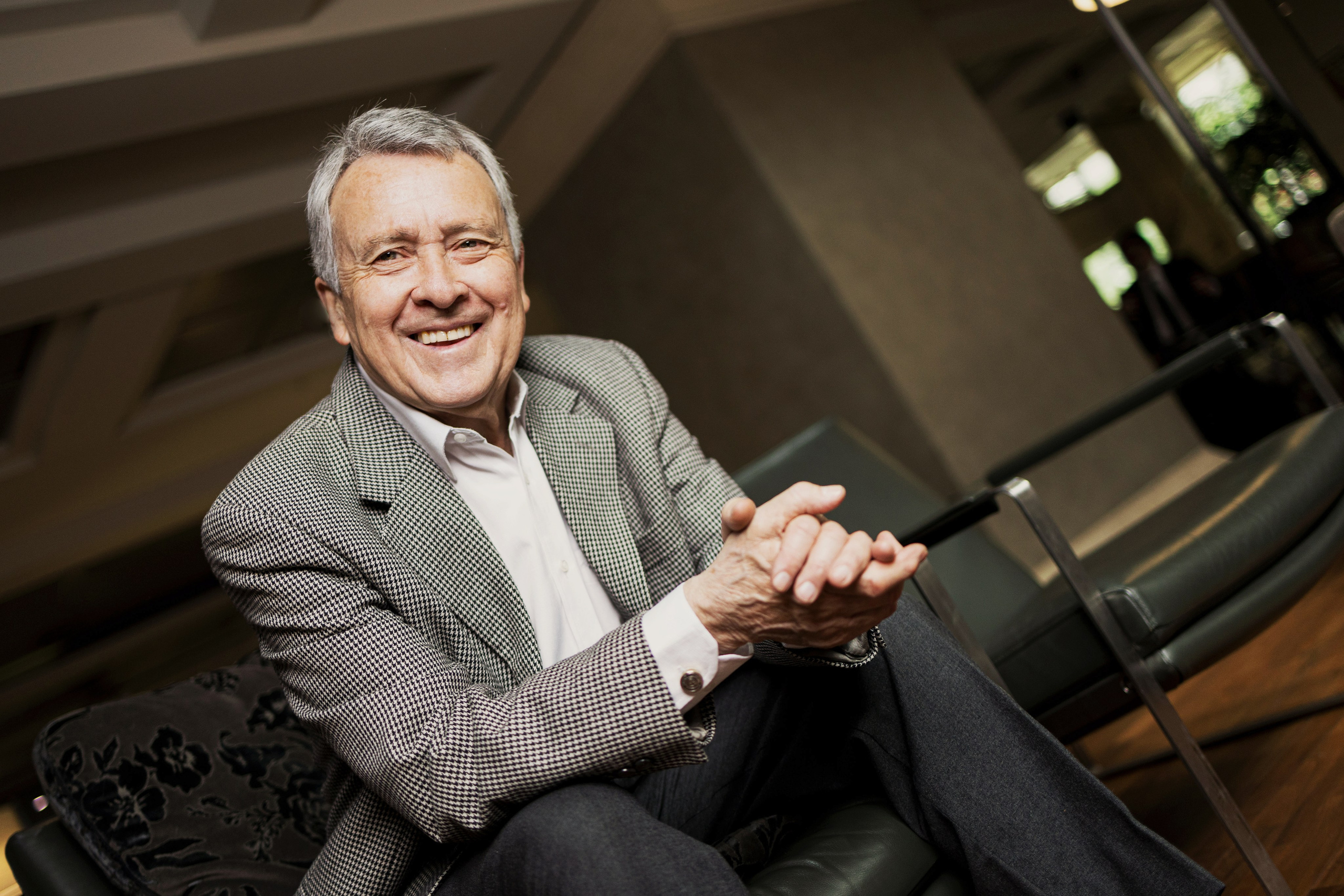 Fotografía Corporativa y Retratos Profesionales en Santiago, Chile. Retrato formal. Fotos Profesionales para LinkedIn, Empresas. Fotógrafa en Santiago, Chile | Julia Zalnova