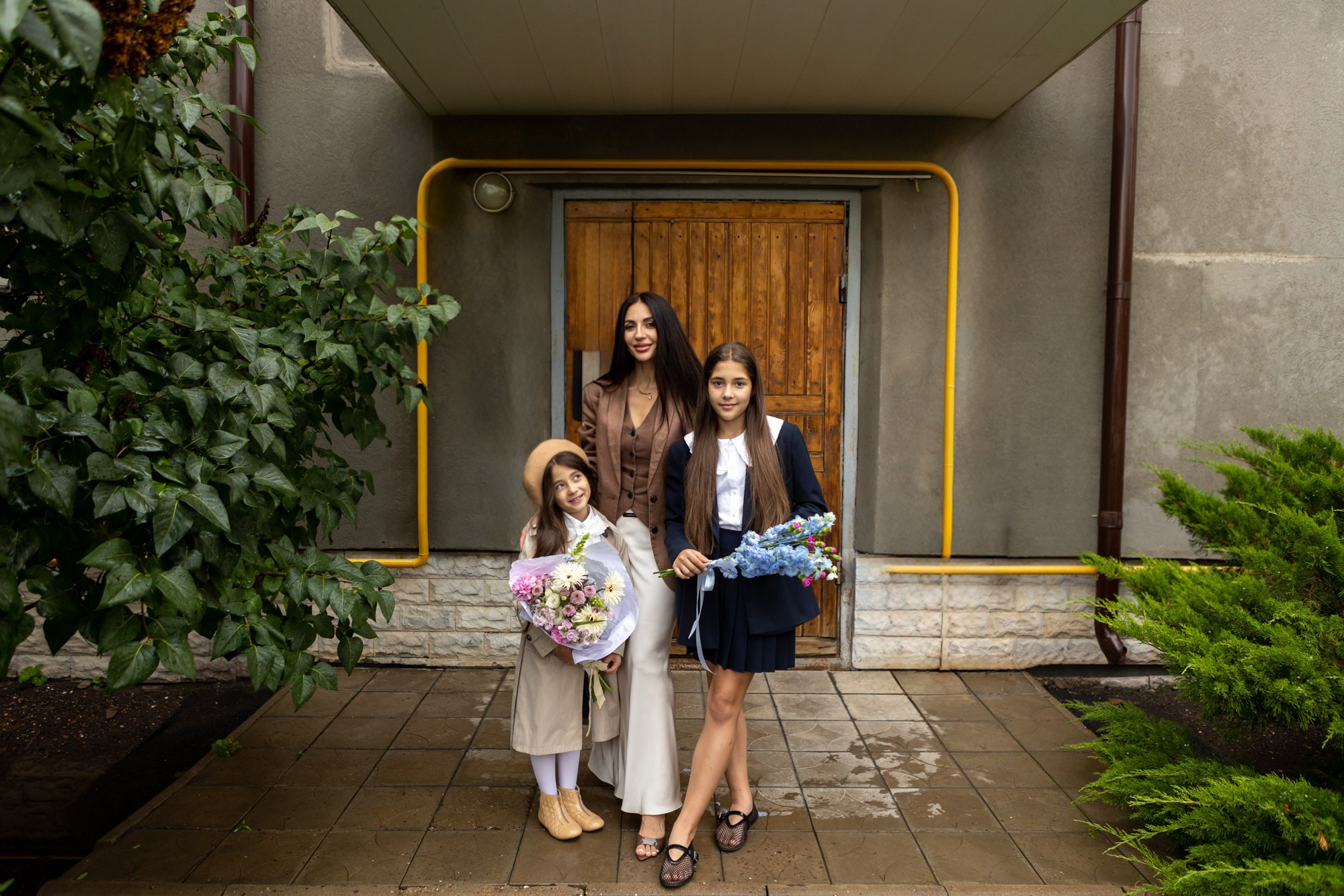 Съёмка первоклассницы перед школой. Фотограф в Оренбурге. Профессиональный фотограф