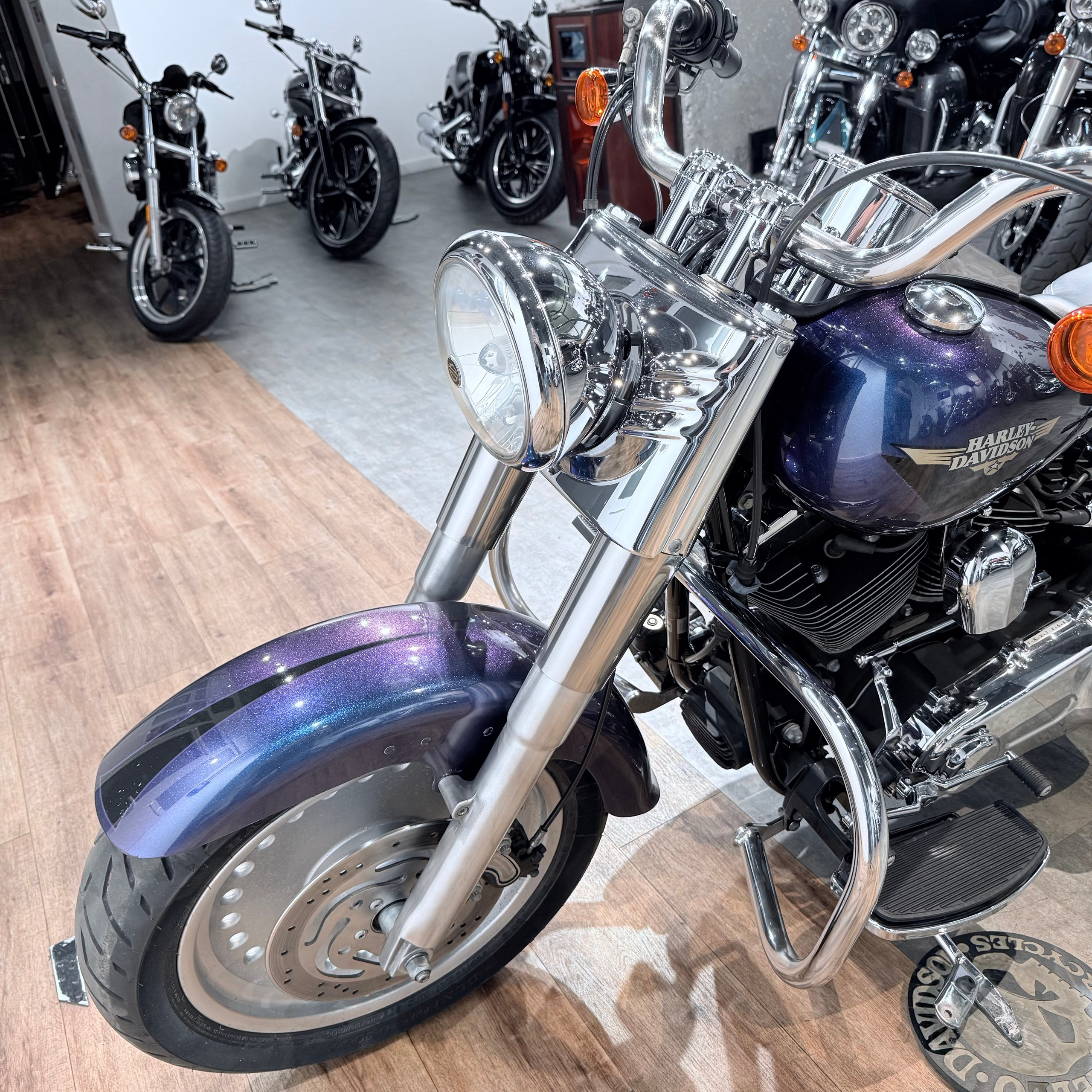 Мотоциклы Harley-Davidson 2010 Fat Boy (Flame Blue Pearl) (Softail) — купить мотоцикл. Hello Davidson, Москва. Только хорошие мотоциклы…