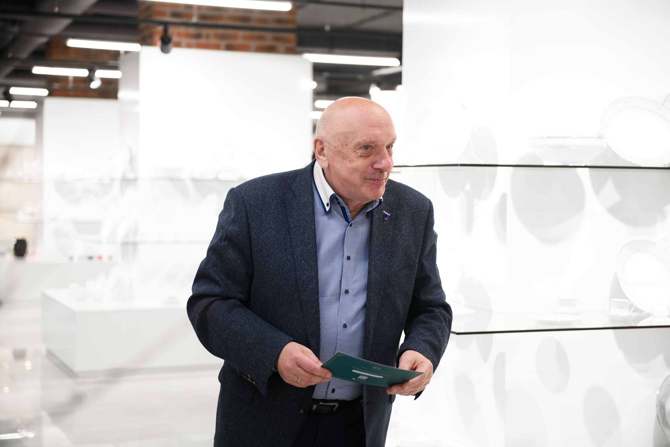 Русские Самоцветы: За кулисами легенды — Фотоальбом об искусстве и производстве