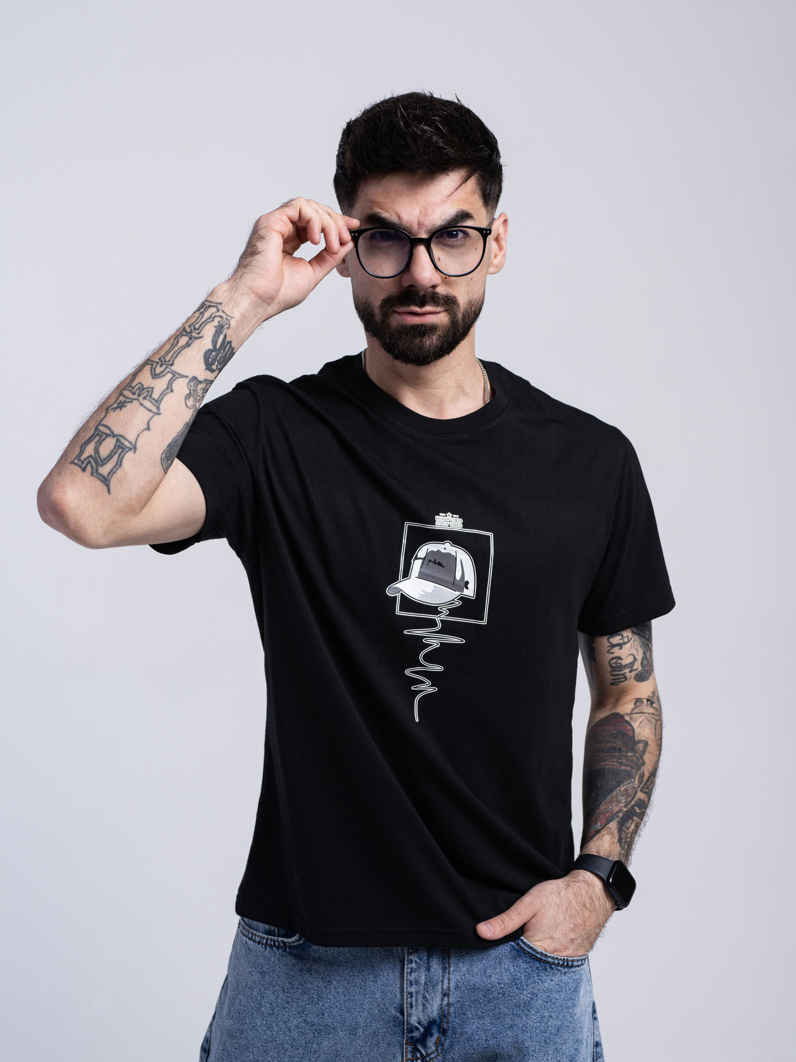 Профессиональная предметная съемка мужской одежды для акцента на деталях