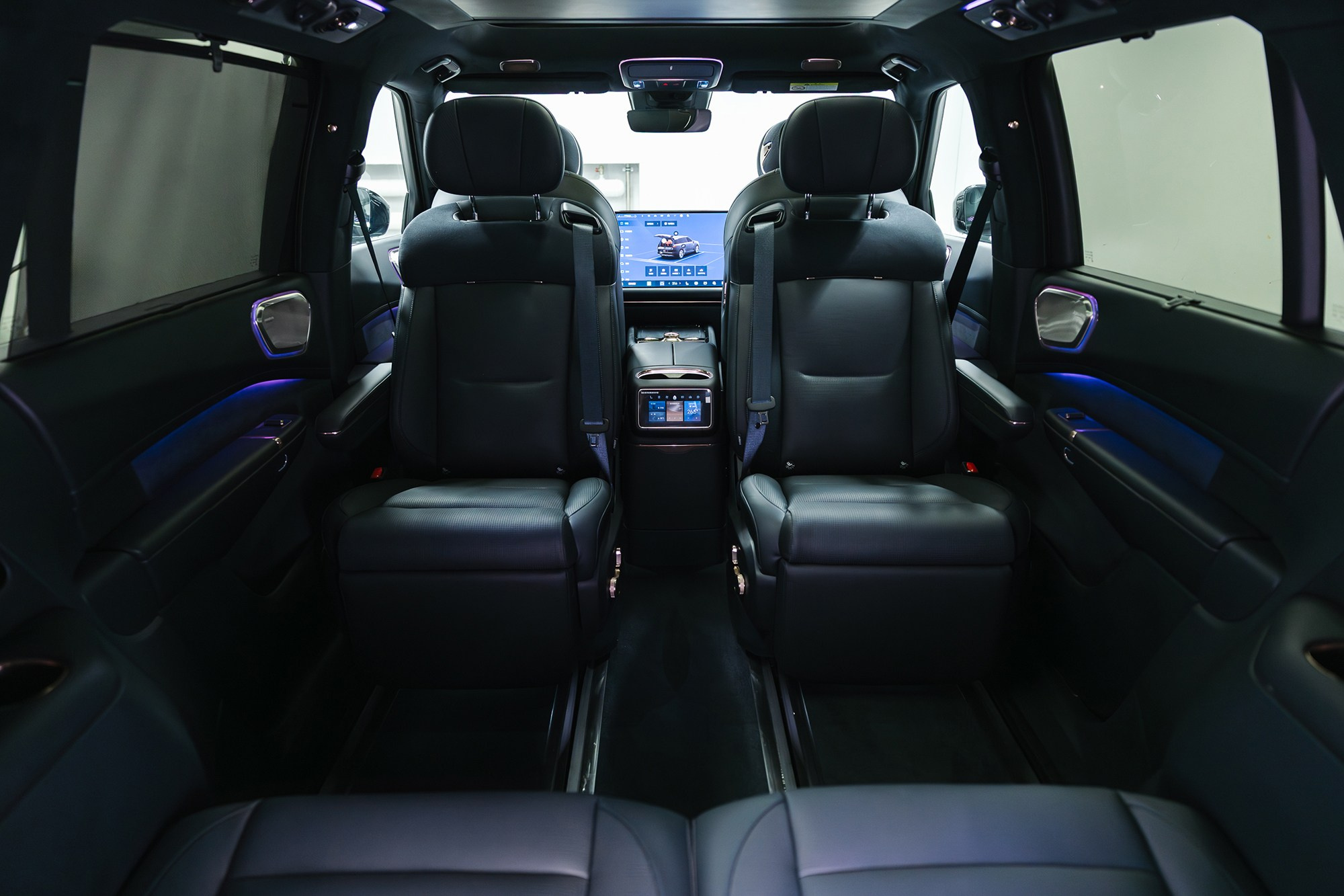 Lynk & Co 900 Ultra 2,0hyb 4WD AT (734 л. с.). Автосалон «Х-Авто»