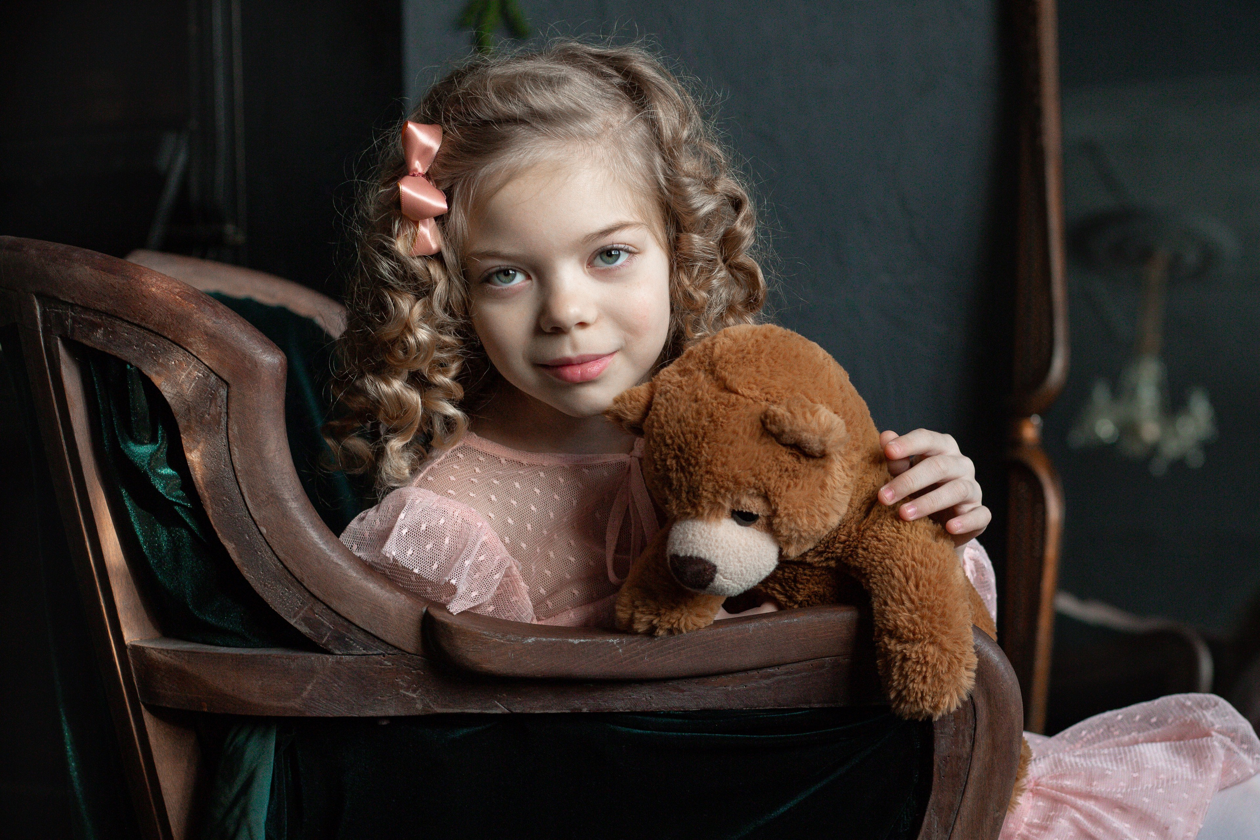 Ксюша в новогоднем зале. Фотограф в Новосибирске Краснова Евгения