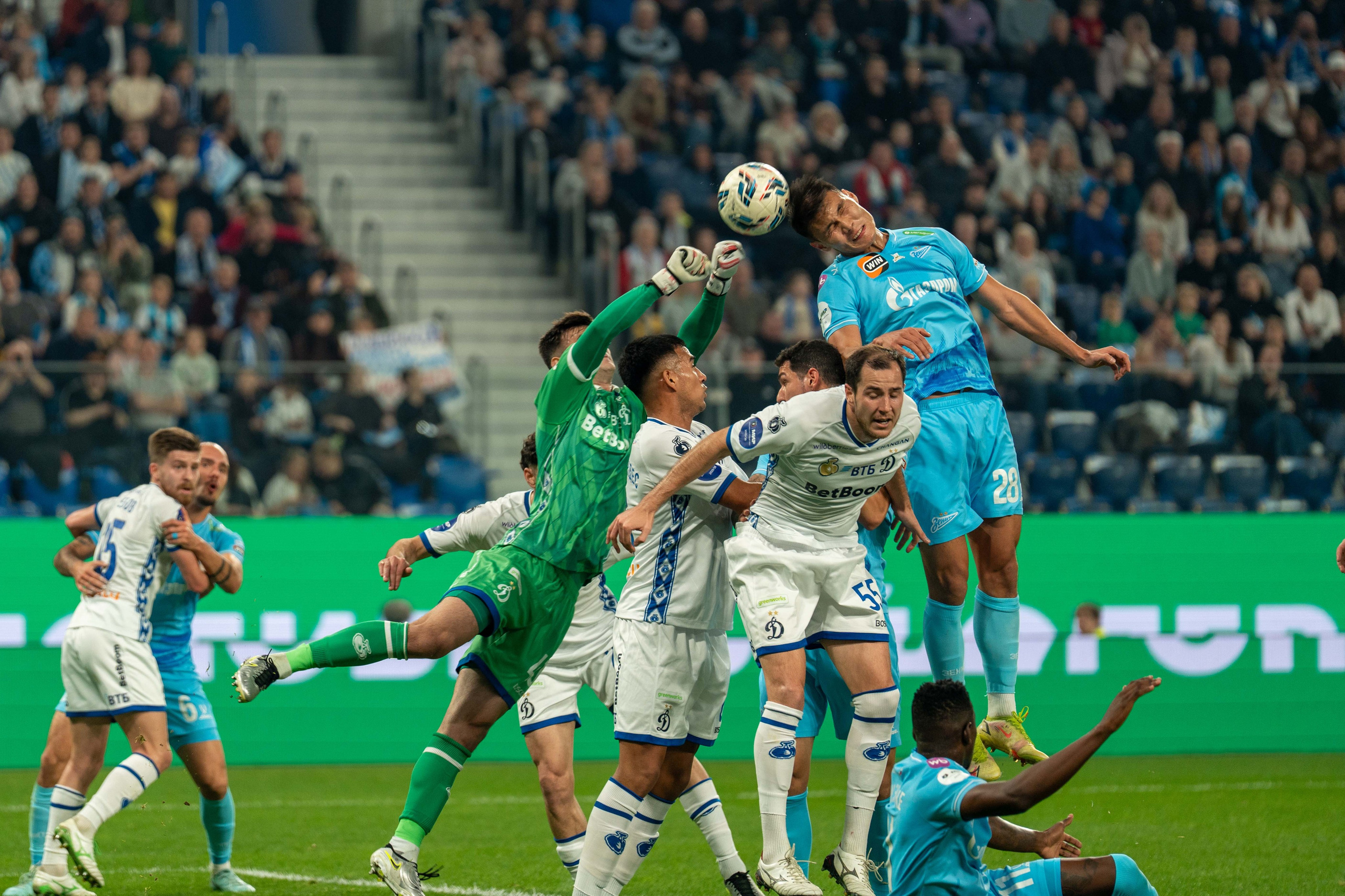 Зенит — Динамо, 13-й тур РПЛ: репортажная съёмка на Газпром Арене | Антон Гауф, спортивный фотограф Санкт-Петербург. Спортивный фотограф в Санкт-Петербурге | Антон Гауф