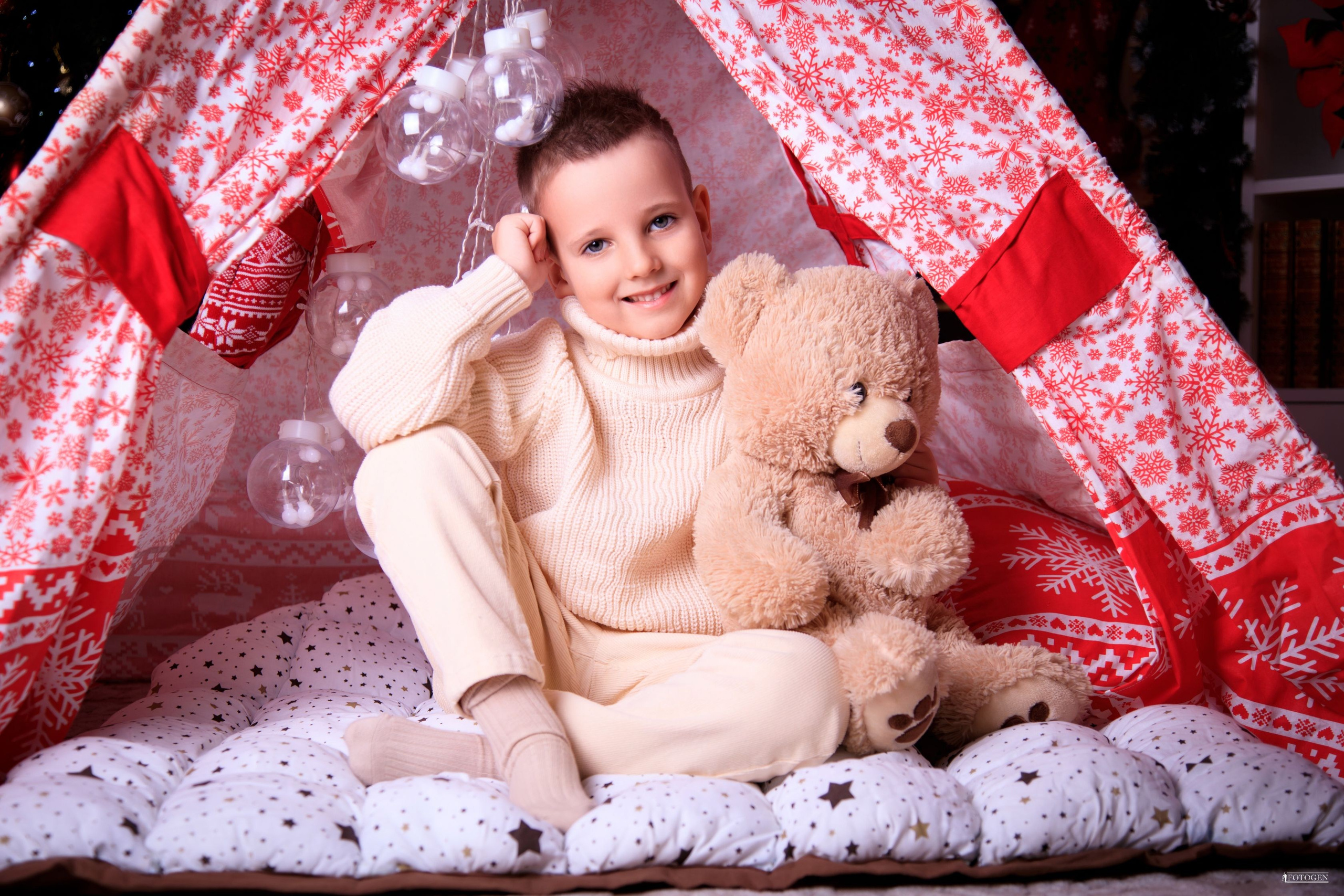 Новогодняя Фотосессия в Студии FOTOGEN ᐈ Премиум-класс в Краснодаре. Интерьерная фотостудия FOTOGEN г. Краснодар