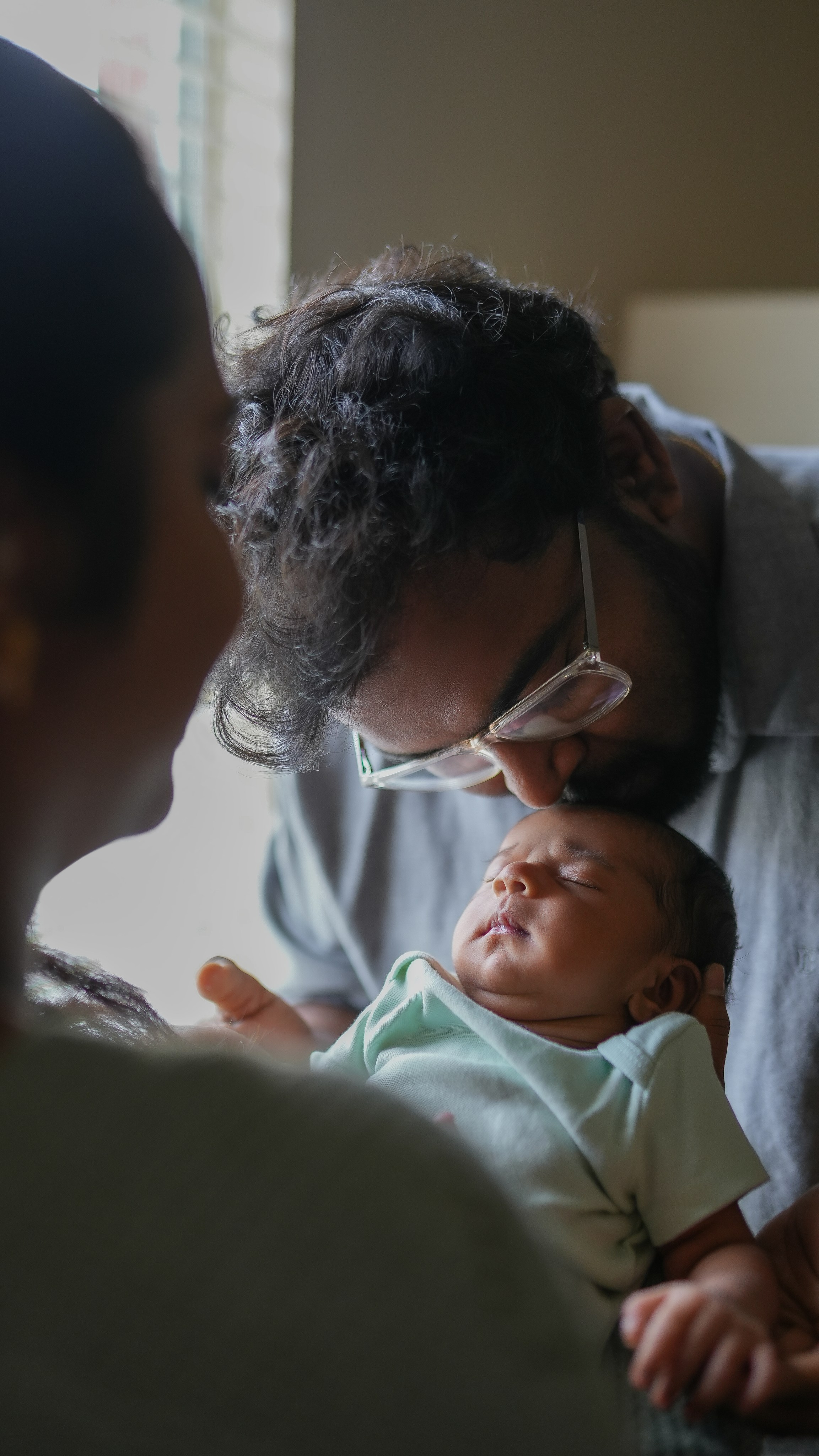 Heartfelt family memories — cozy newborn session