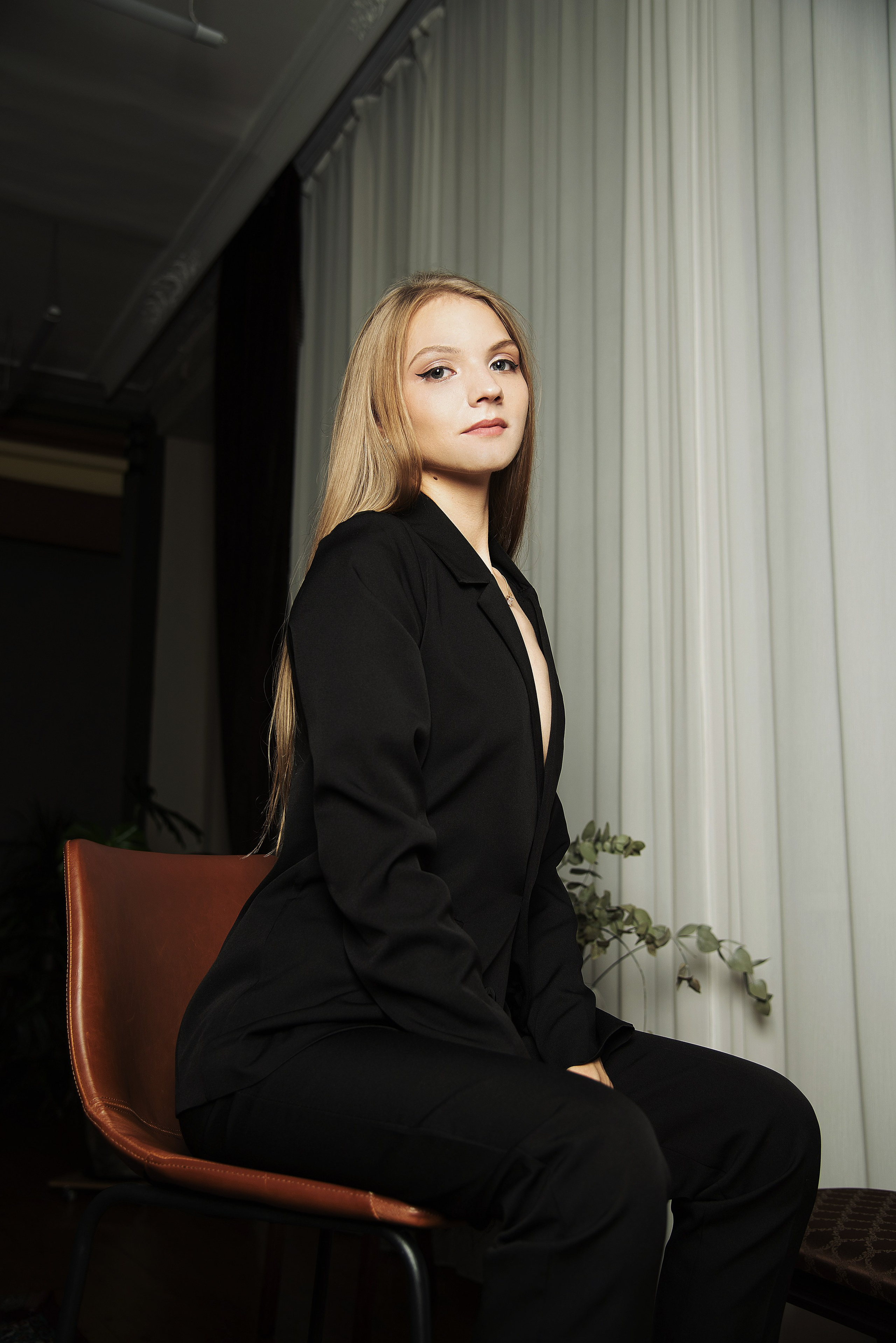 Занимаюсь профессиональной фотографией и живу рядом с Байкалом. Работаю в разных жанрах