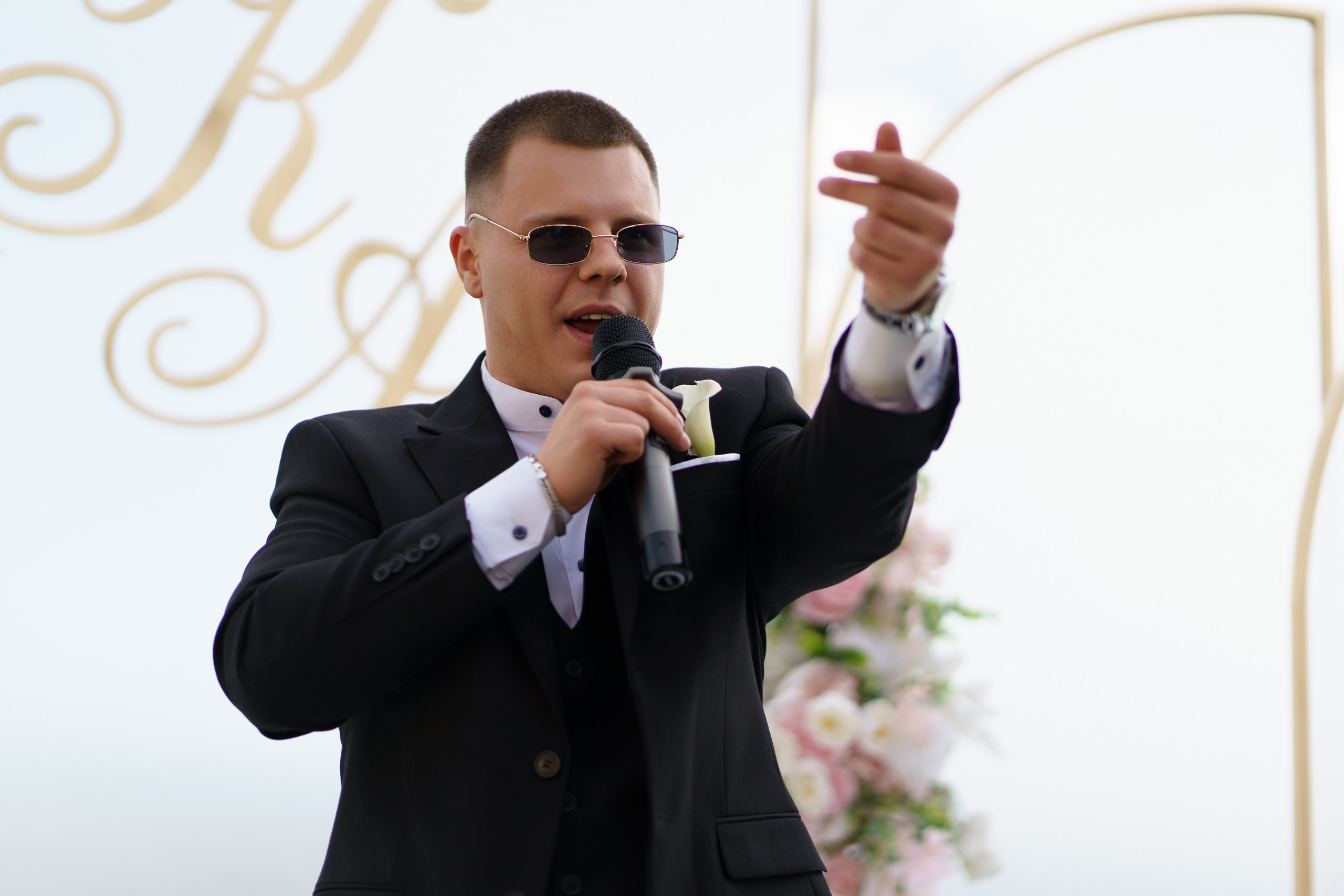 Жених зачитывает рэп | документальная свадебная фотография Екатеринбург