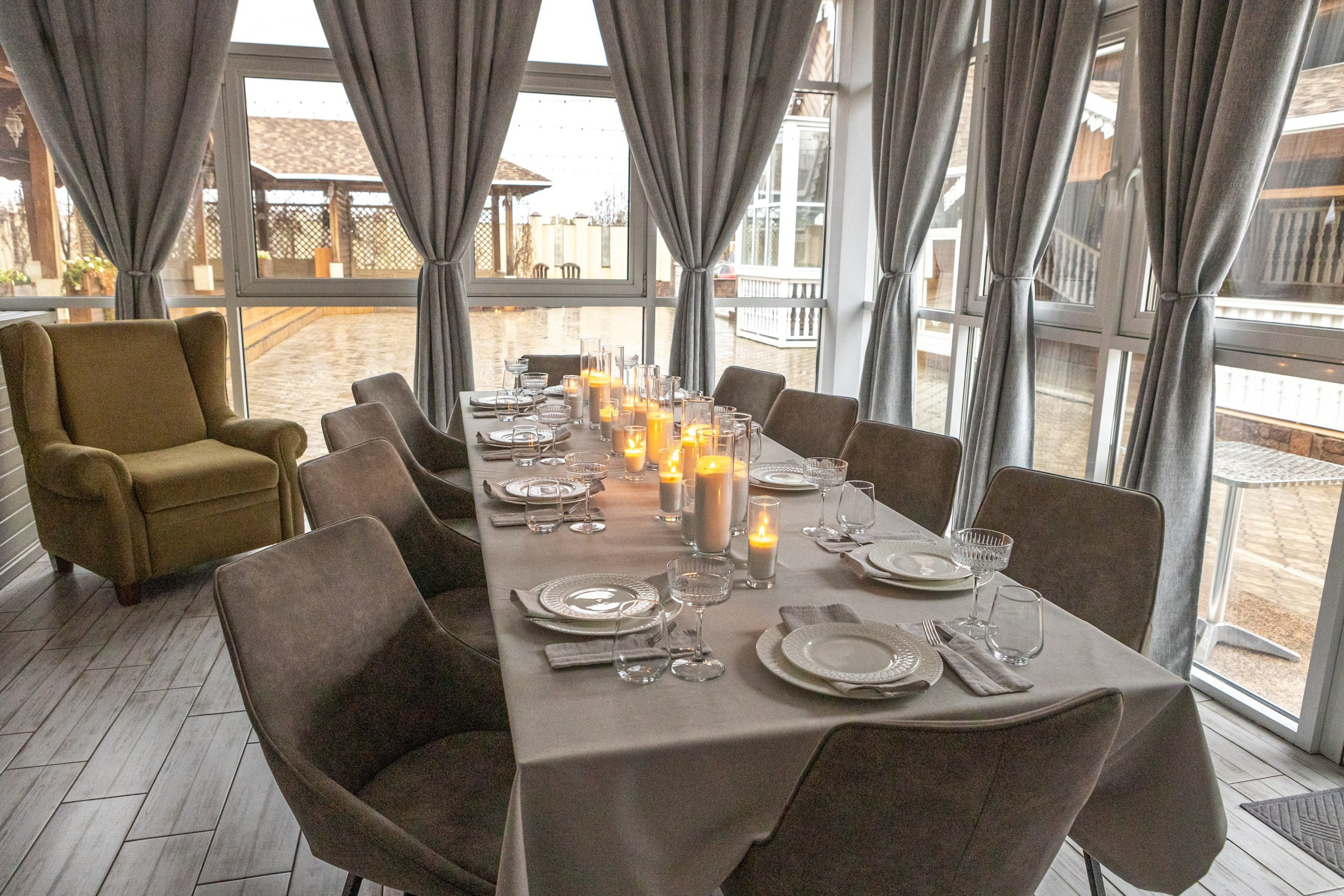 Банкетный зал ресторана «Дача». Фотограф в Оренбурге. Профессиональный фотограф