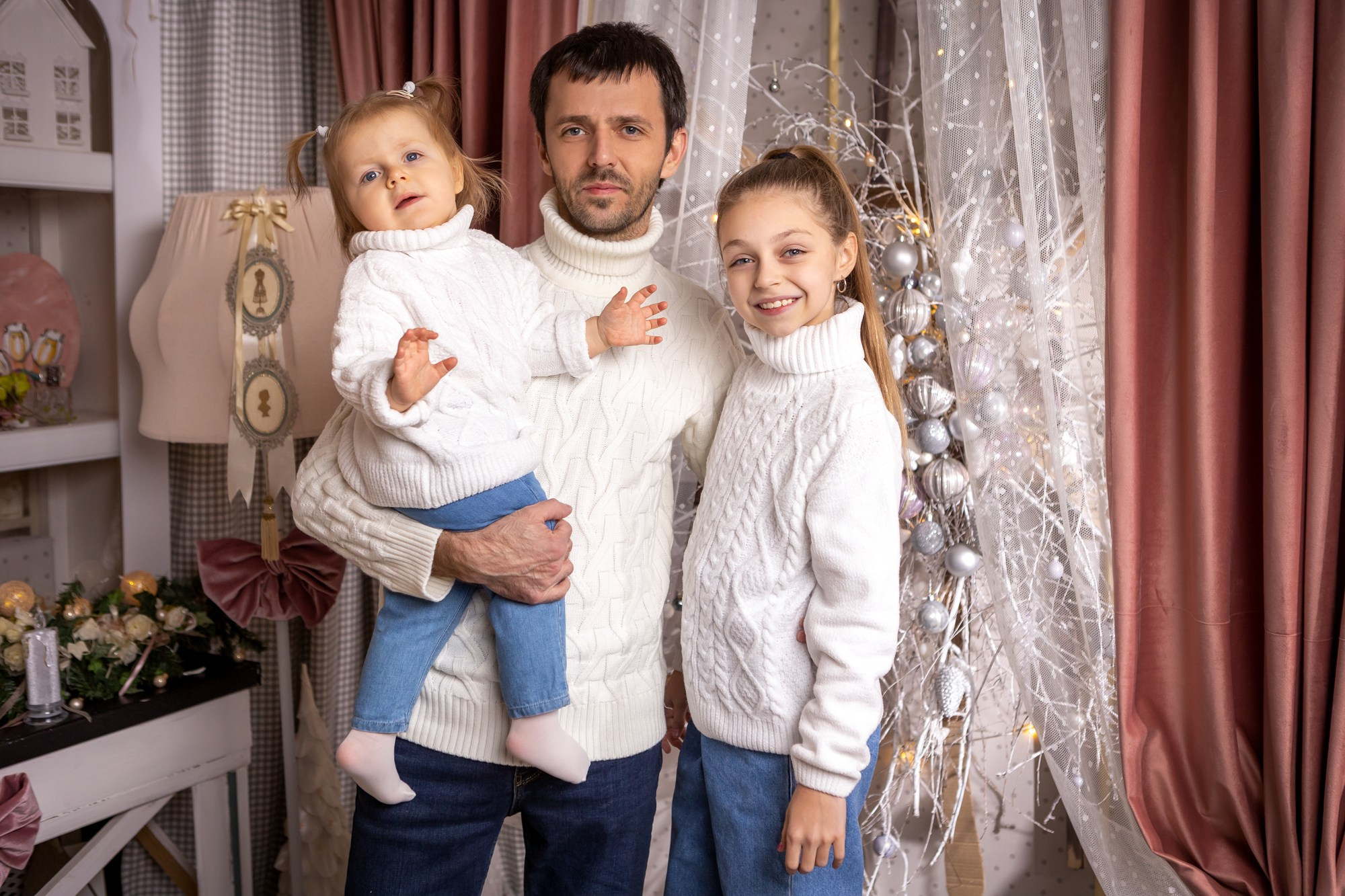 Семейная новогодняя фотосессия. Фотограф в Оренбурге. Профессиональный фотограф